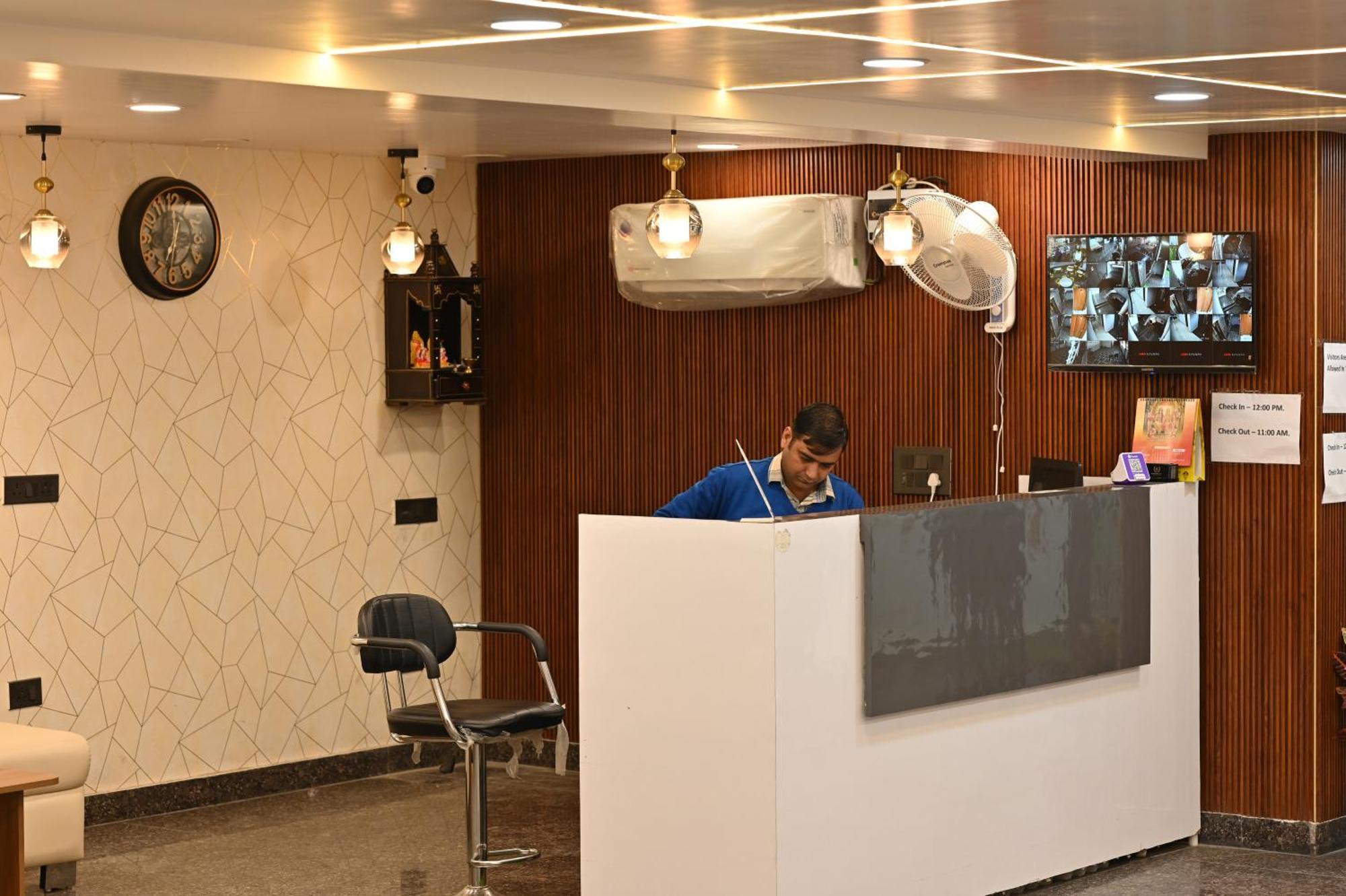 Down Town Paschim Vihar Hotel