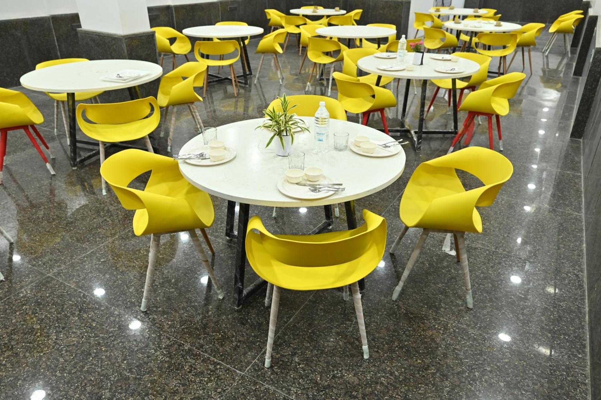 Hotel Down Town Paschim Vihar 3*