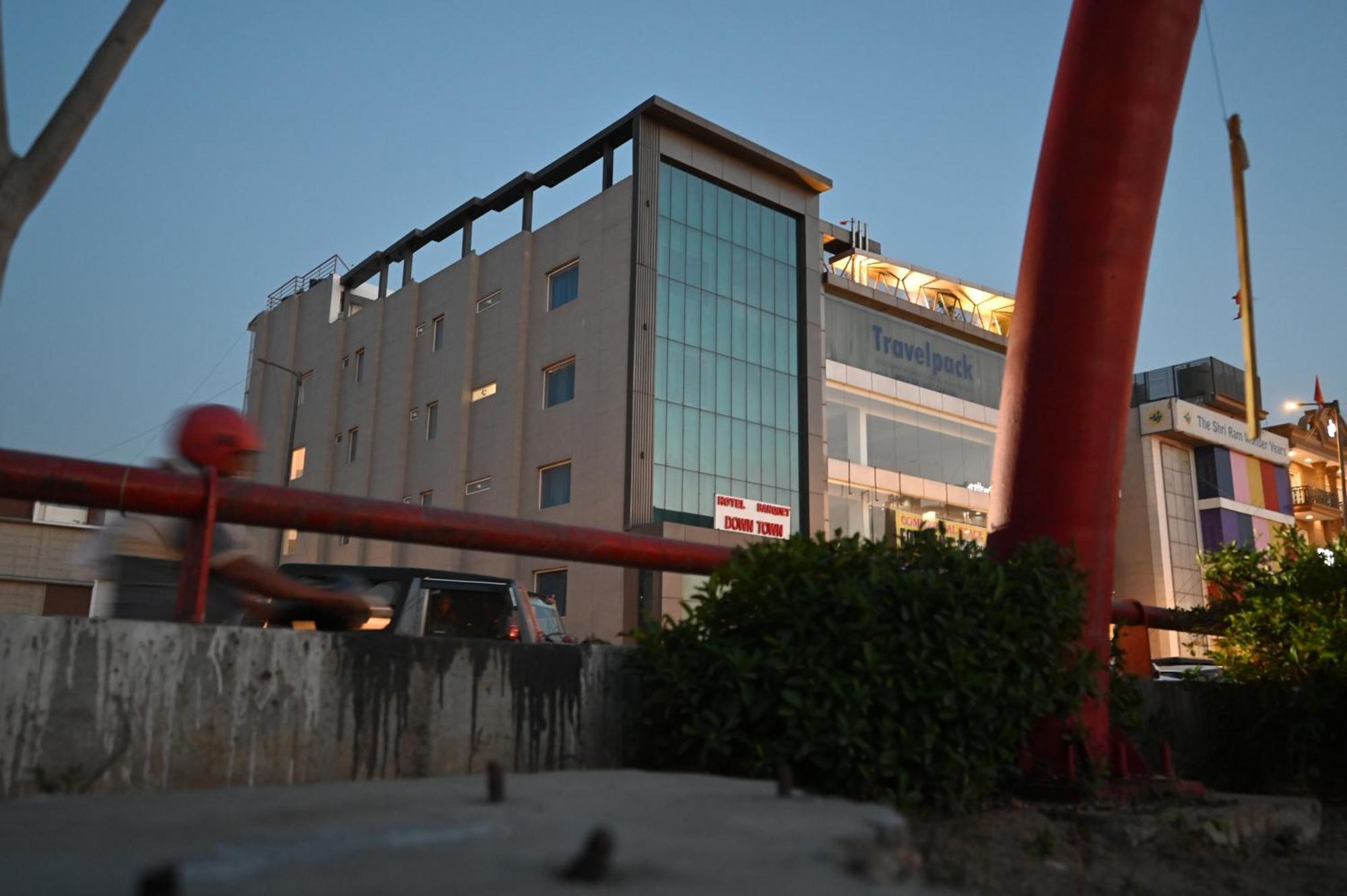 Down Town Paschim Vihar 3*