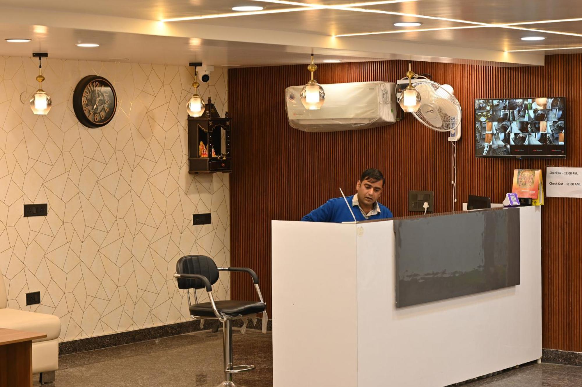Down Town Paschim Vihar Hotel 3*