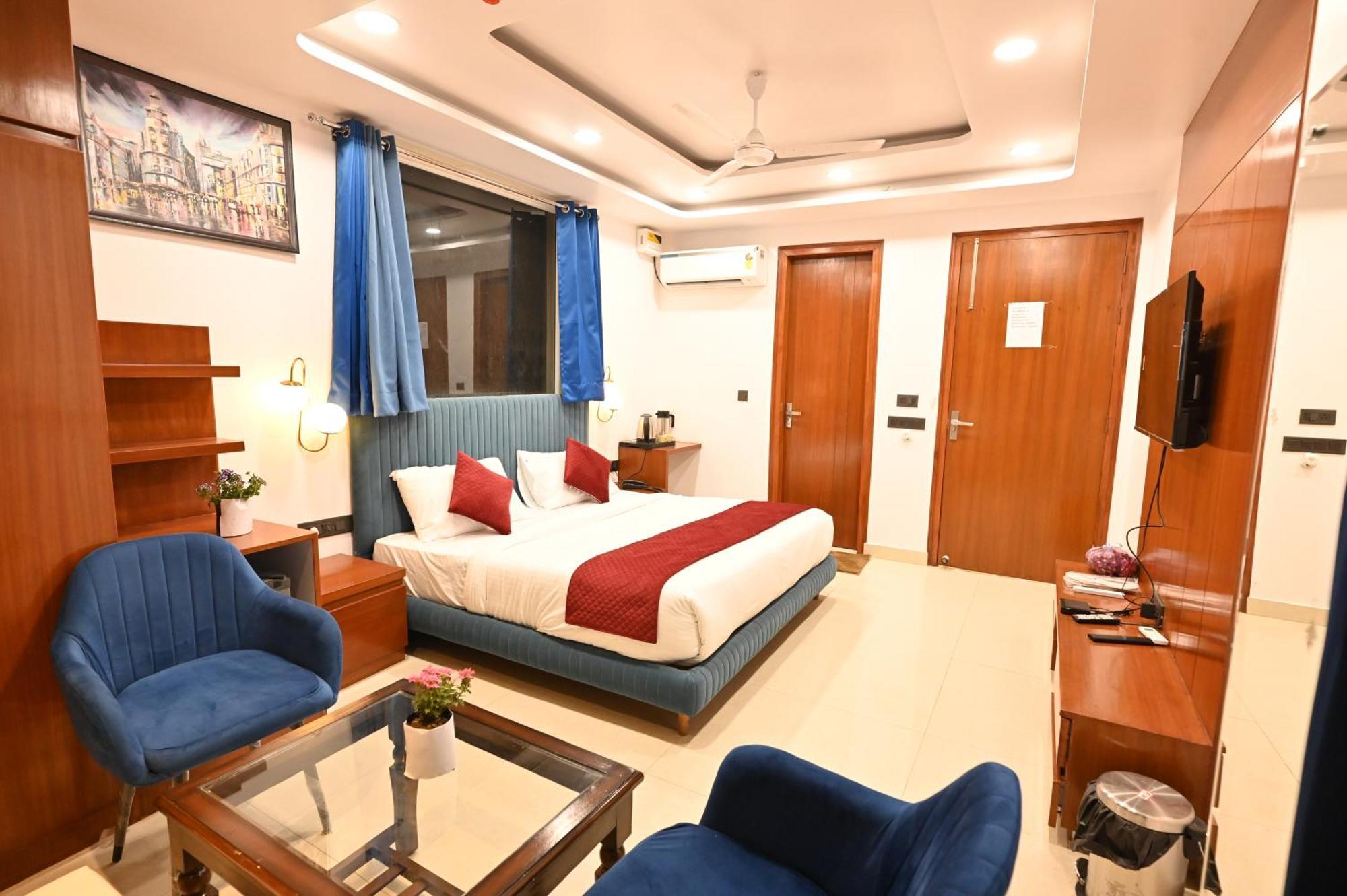 Down Town Paschim Vihar Hotel