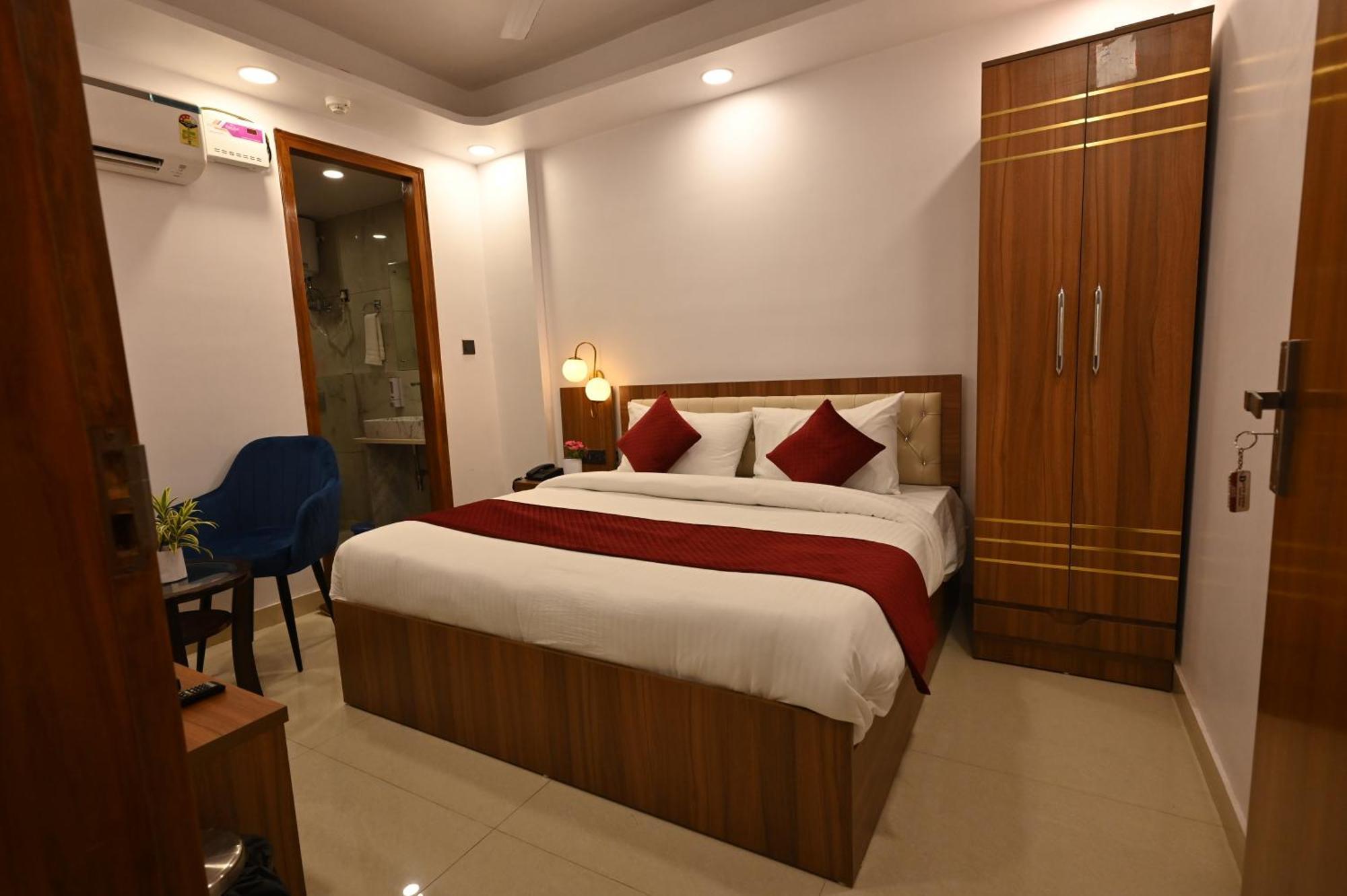 Hotel Down Town Paschim Vihar 3*
