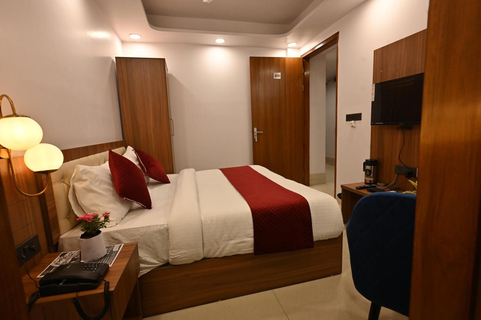 Down Town Paschim Vihar Hotel