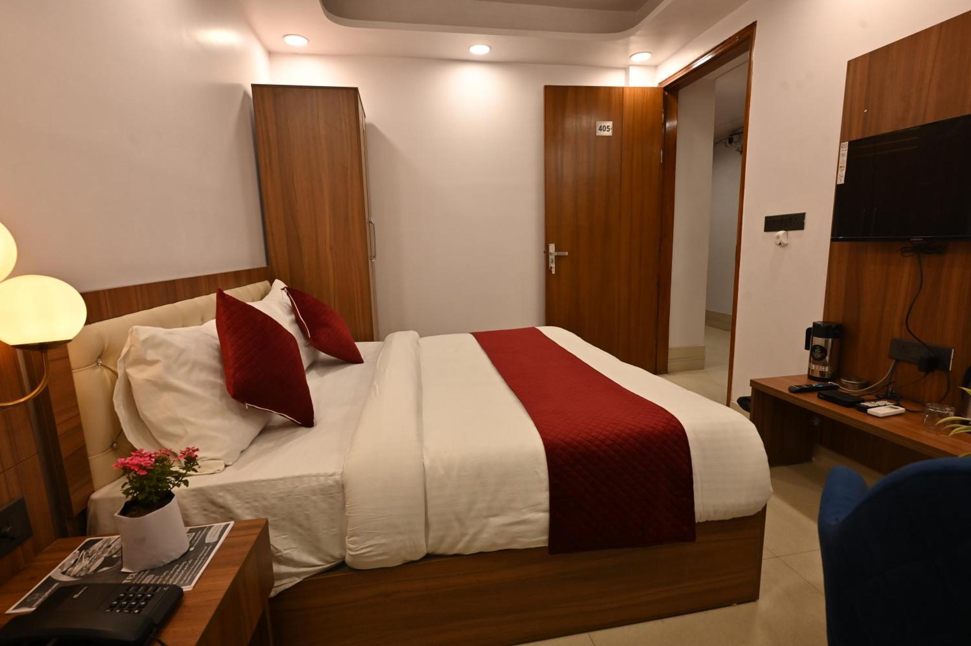 Hotel Down Town Paschim Vihar
