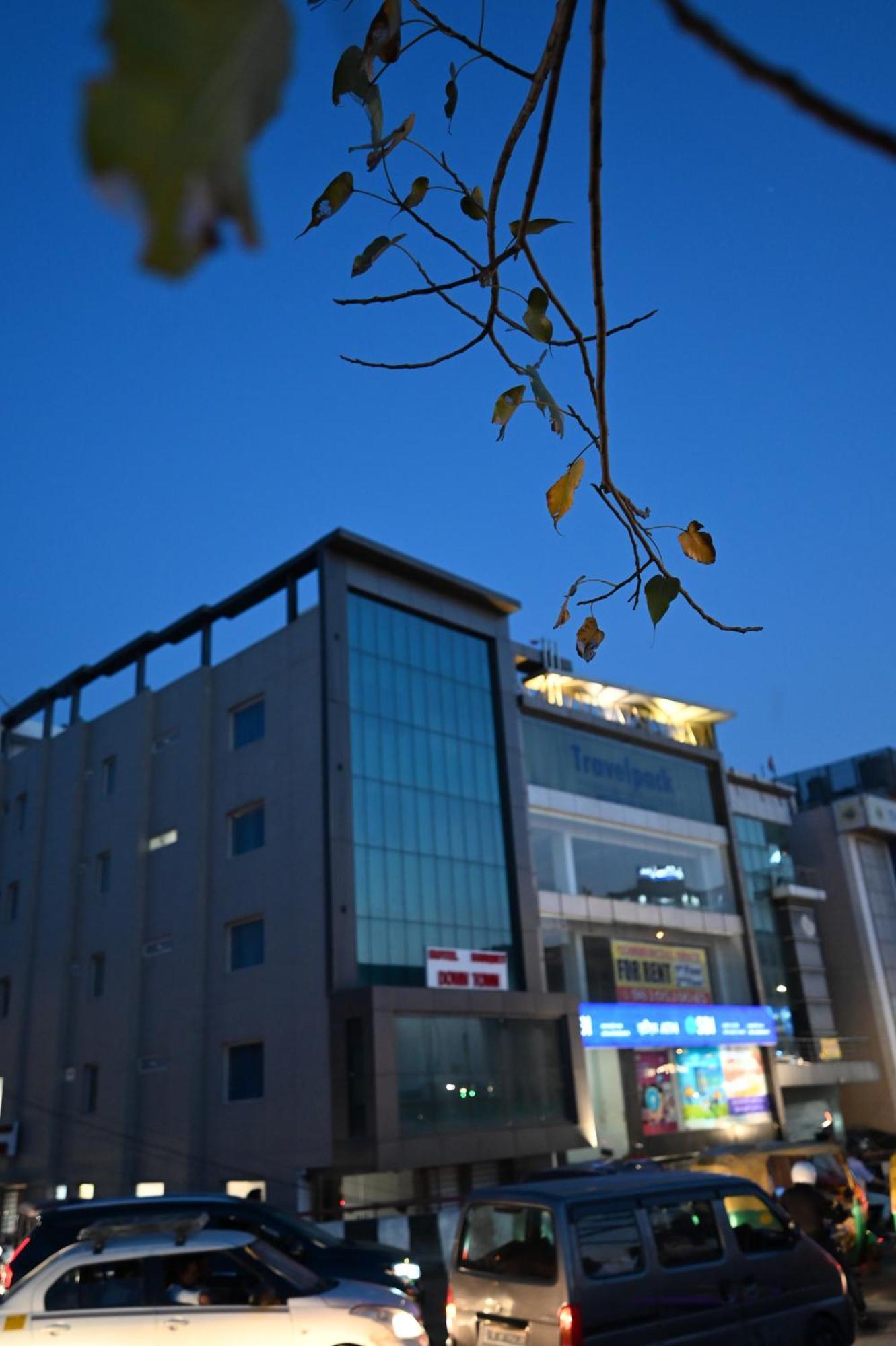 Down Town Paschim Vihar 3*