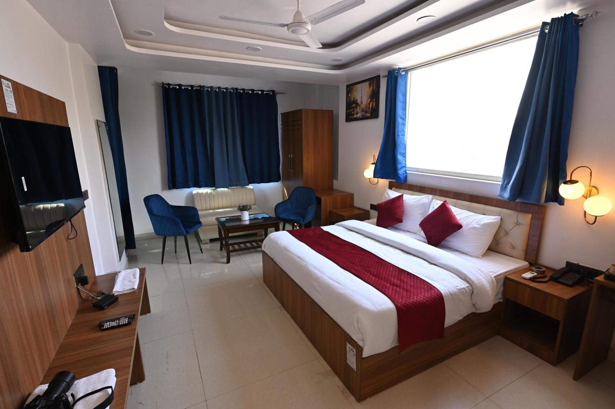 Down Town Paschim Vihar Hotel