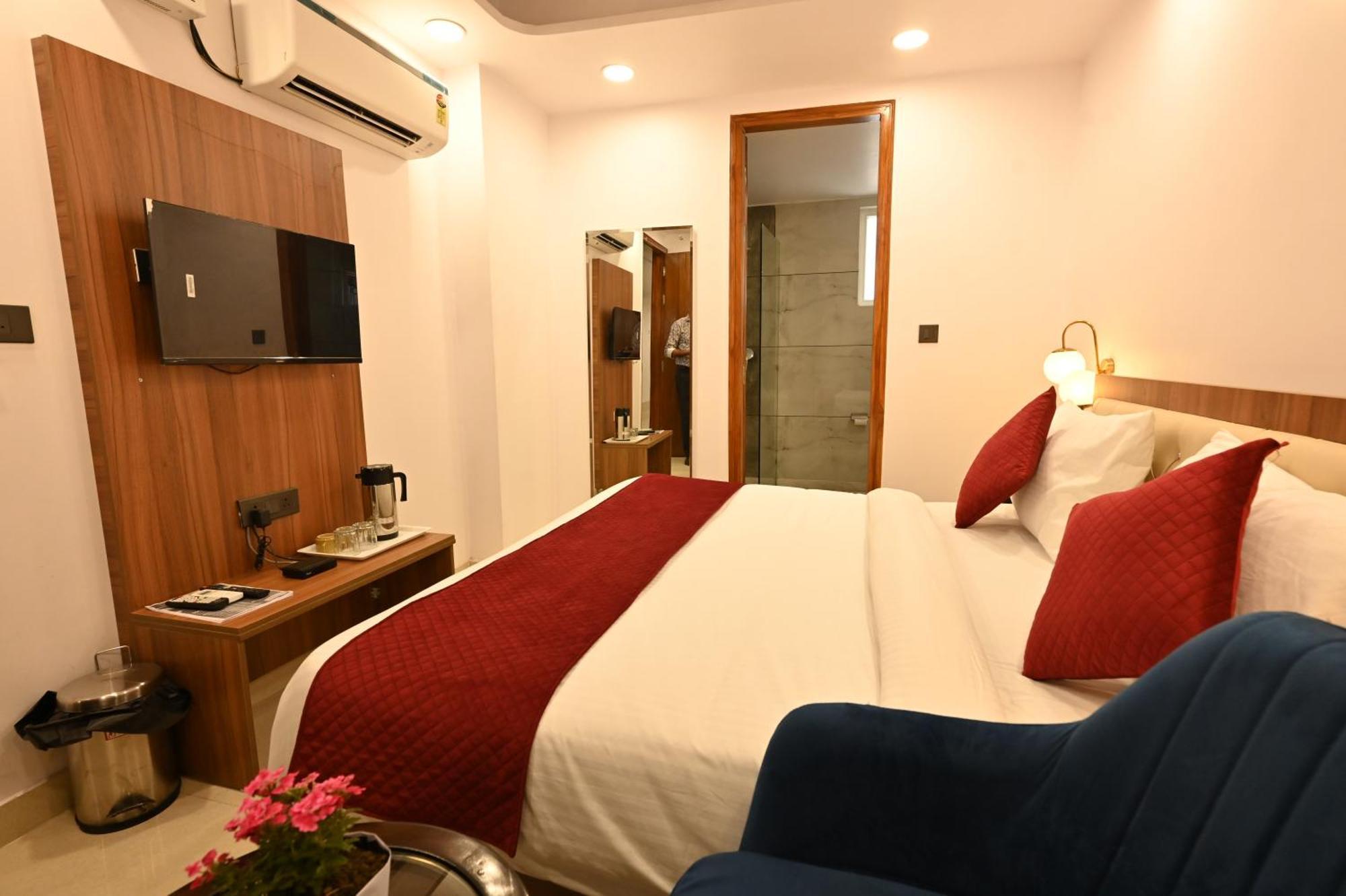 Down Town Paschim Vihar Hotel