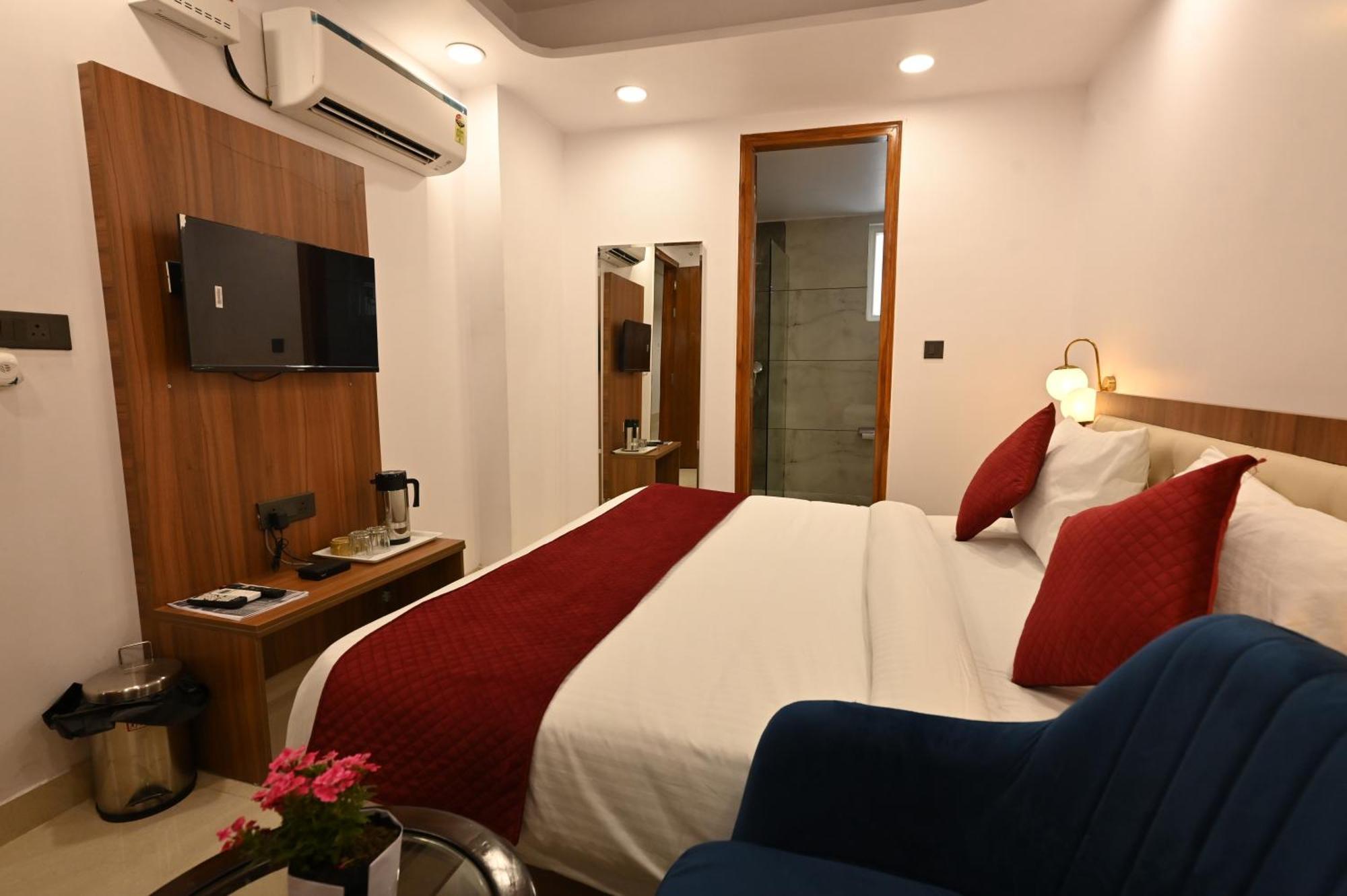 Down Town Paschim Vihar Hotel