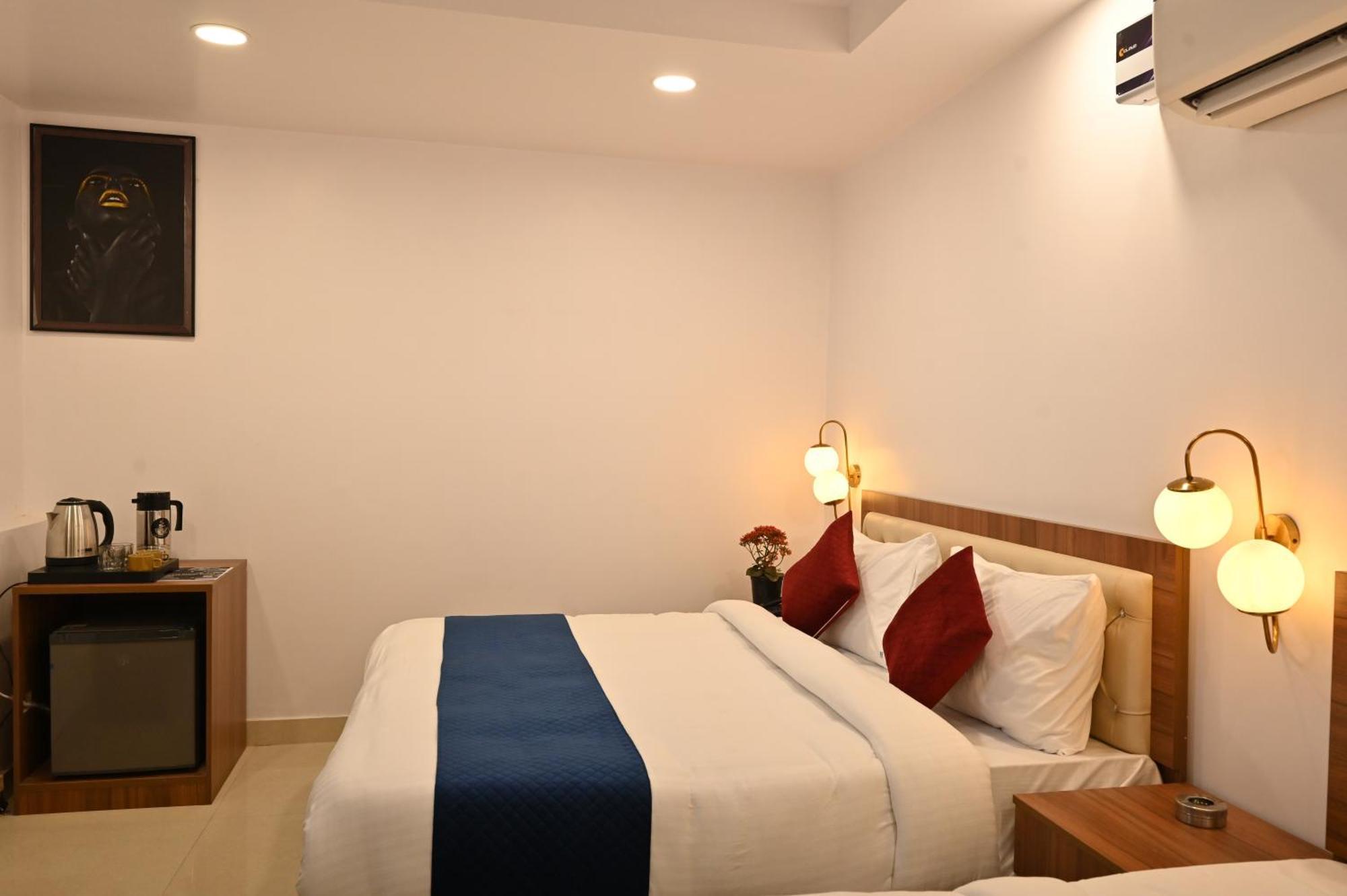 Down Town Paschim Vihar 3*