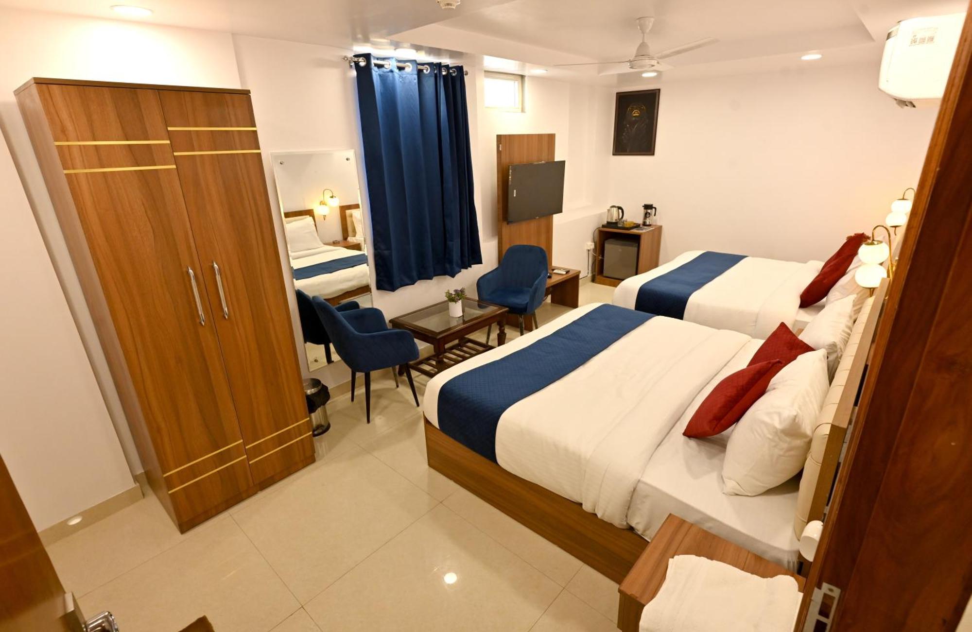 Down Town Paschim Vihar Hotel 3*