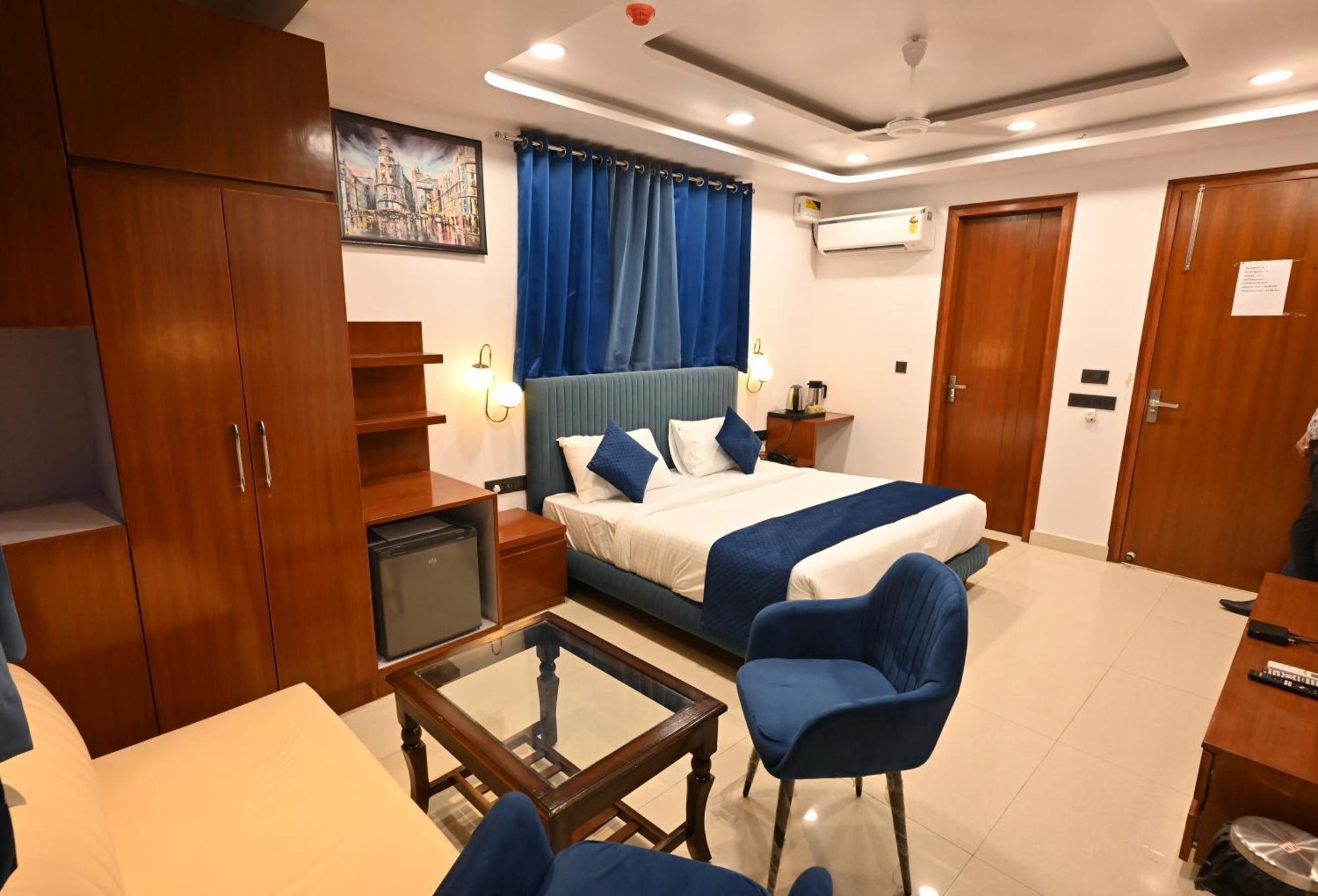 Down Town Paschim Vihar Hotel