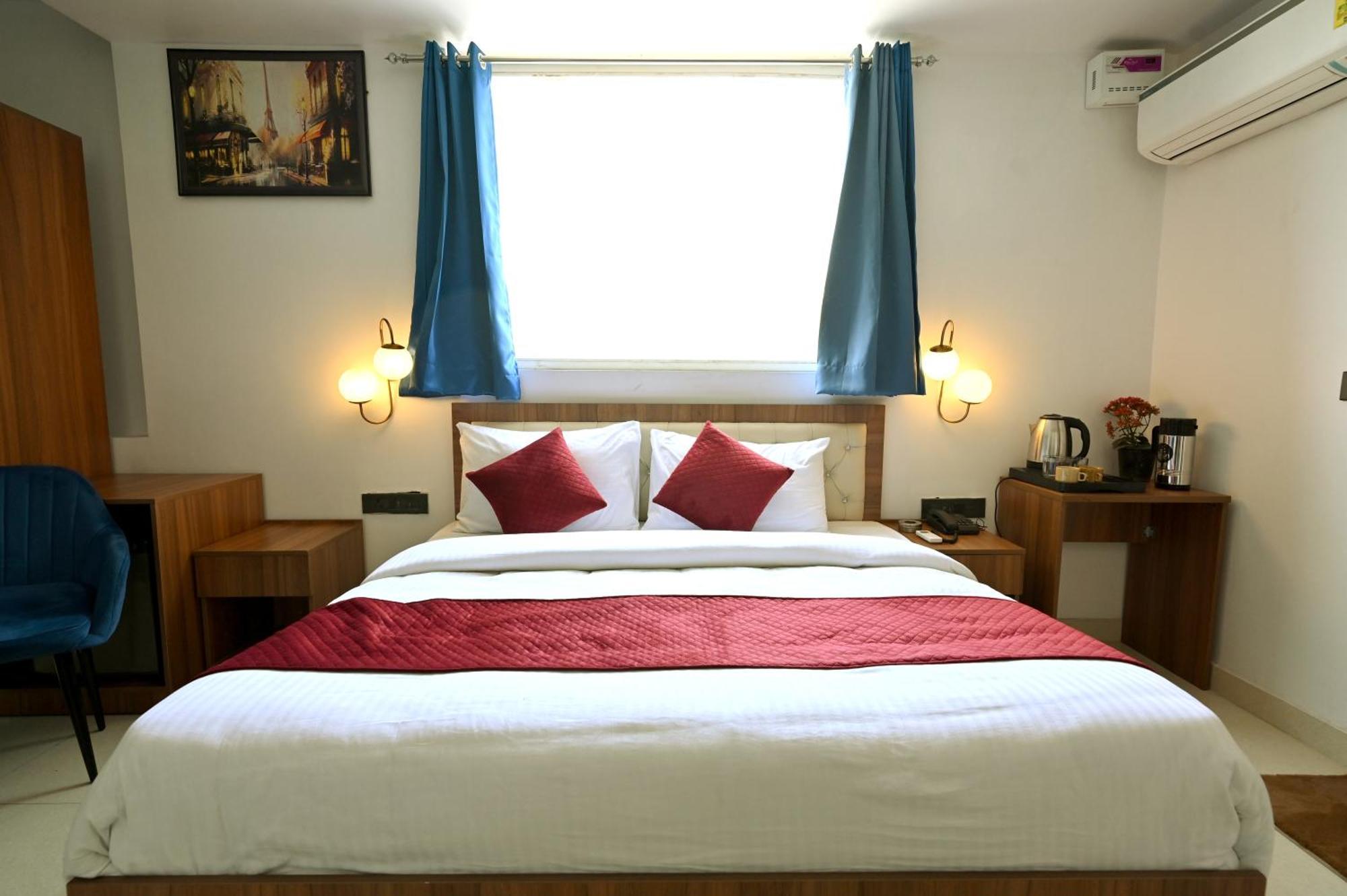 Down Town Paschim Vihar Hotel 3*
