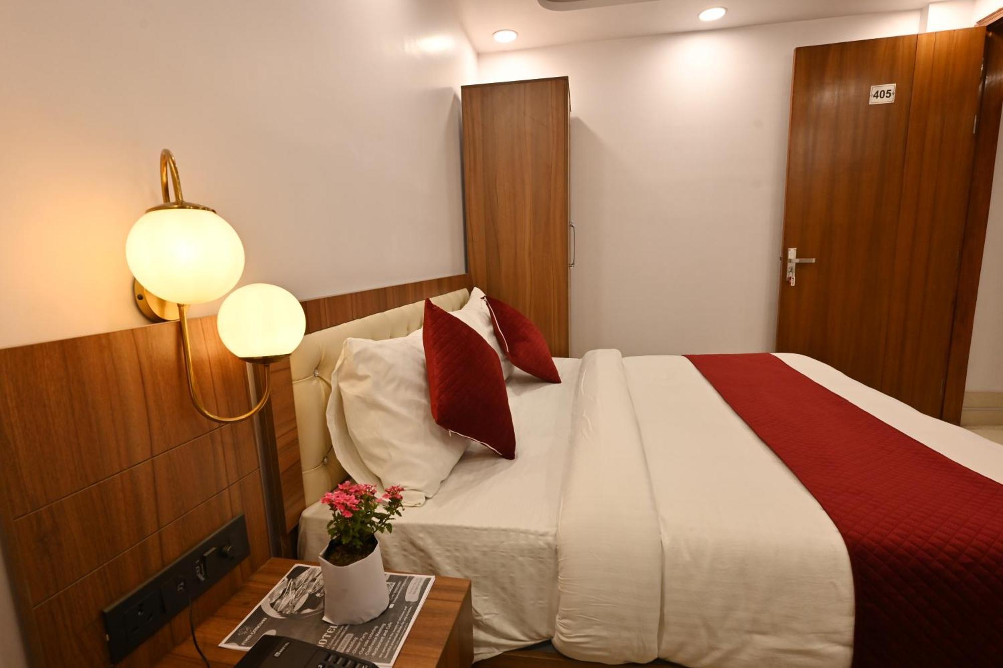 Down Town Paschim Vihar Hotel