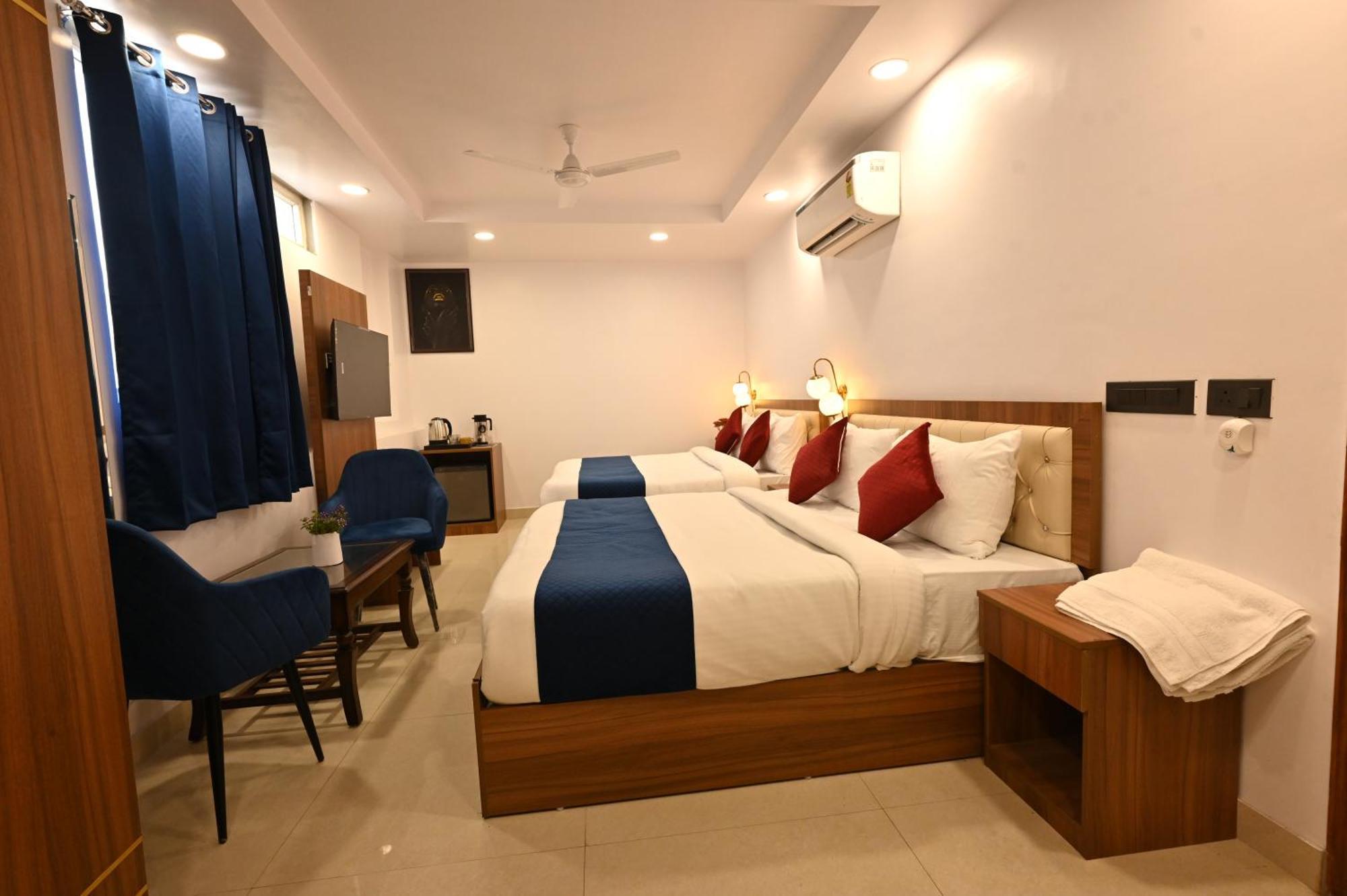Down Town Paschim Vihar Hotel 3*