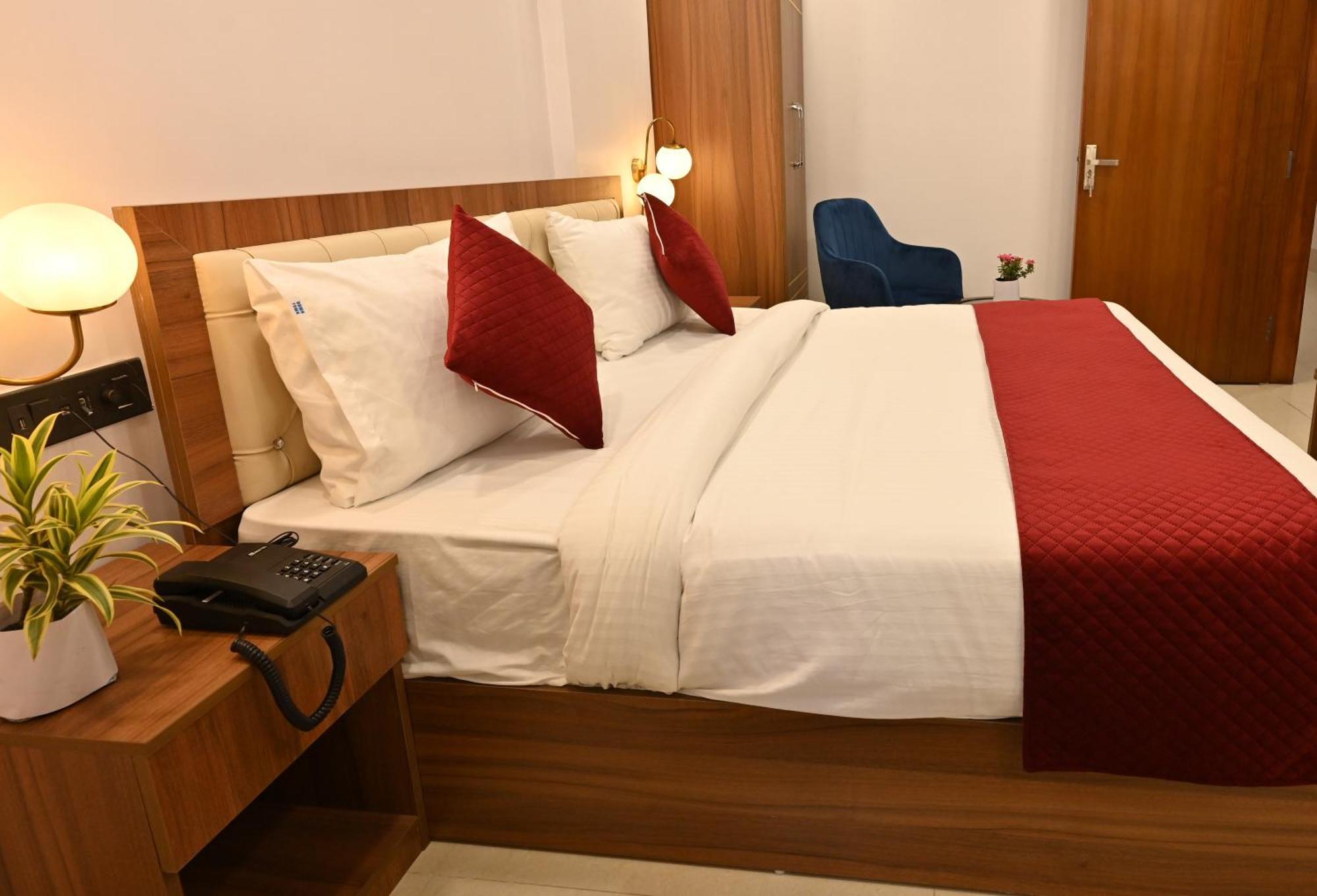 Hotel Down Town Paschim Vihar 3*