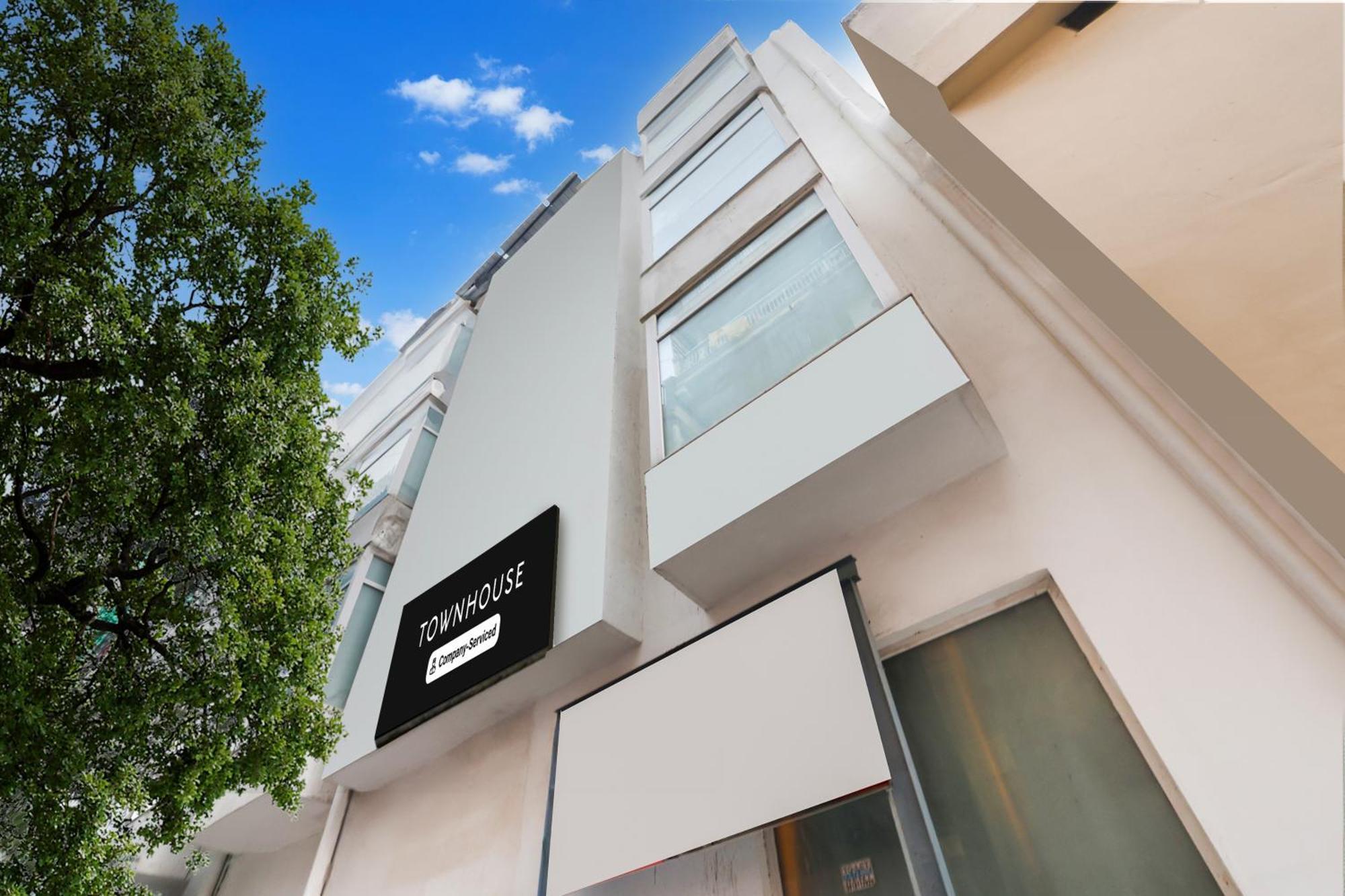 Super Townhouse Chhatarpur Near Metro Park New Delhi