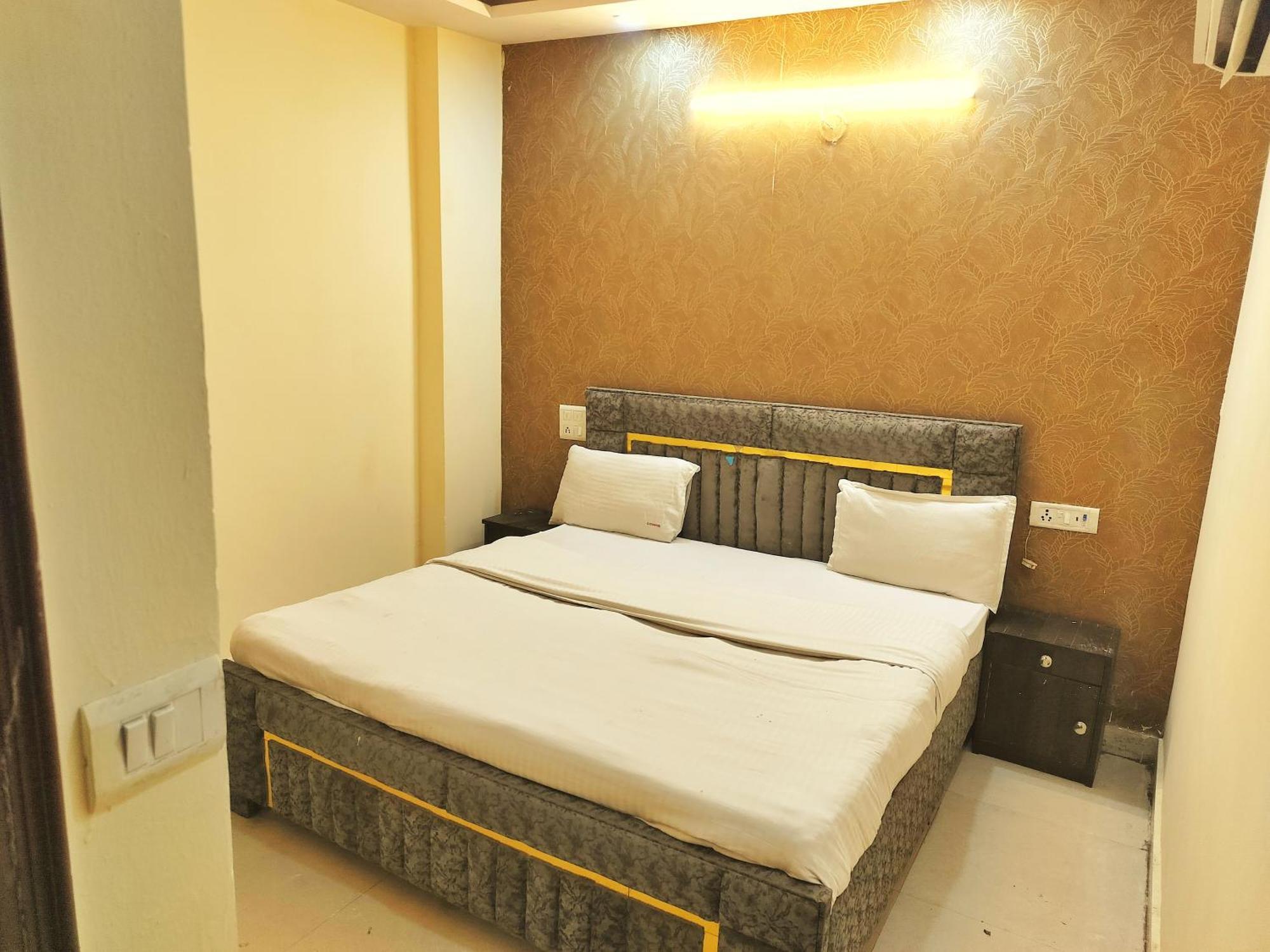 Stay' Couple Friendly Hotel New Delhi