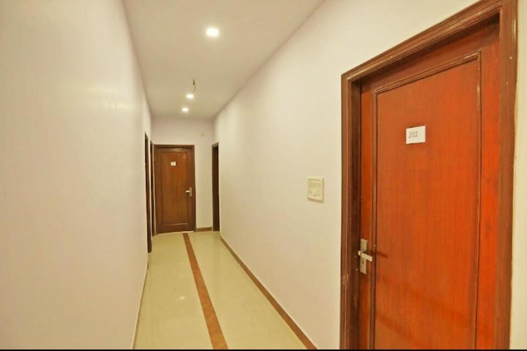 Stay' Couple Friendly New Delhi