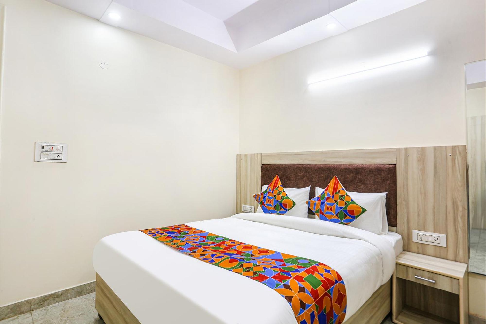 Fabhotel Taugan - Nr Yashobhoomi Convention Centre Hotel 3*