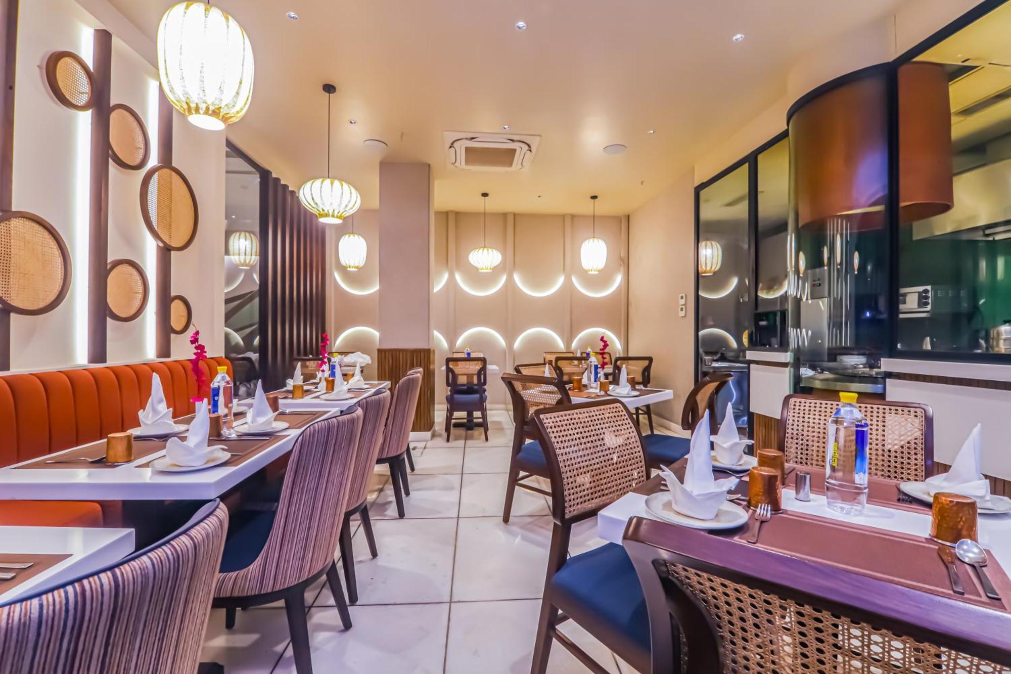Godwin Deluxe Near Railway Stn Offers Free Airport Pick-up 4*