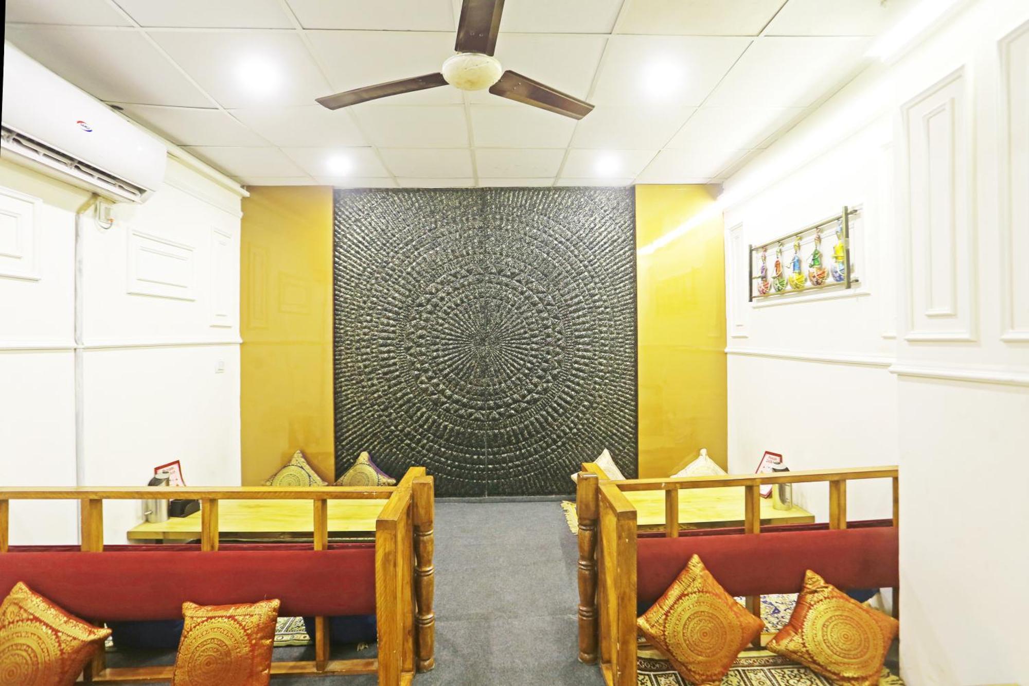 Hotel Aman Imperial Just A Minute Away From Railway Station And Connaught Place 4*