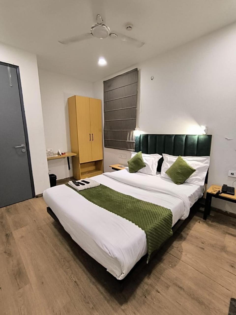 Hotel 7 Star Paschim Vihar Couple Friendly 3*