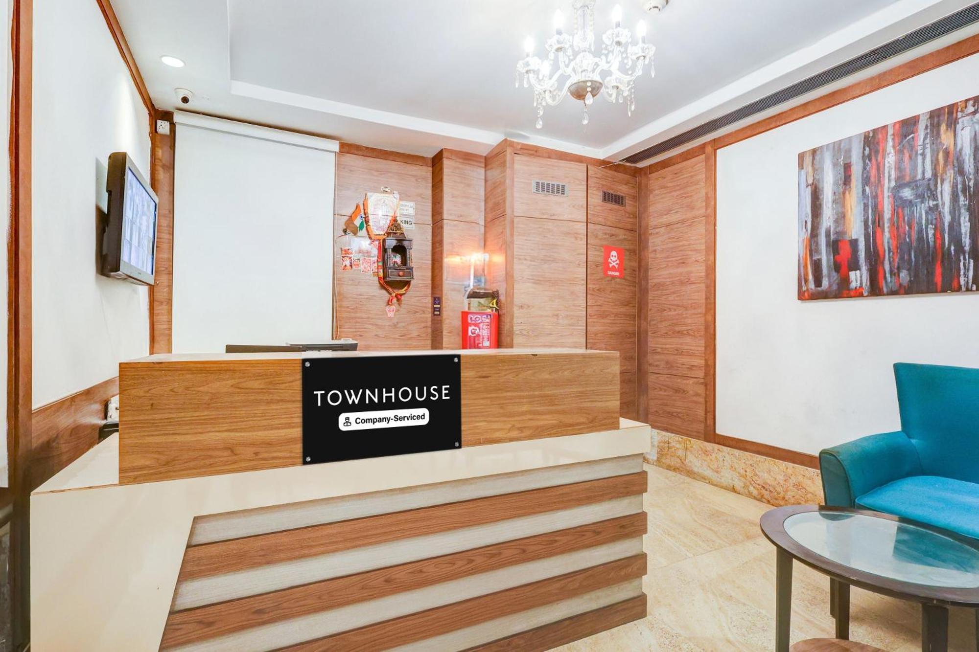 Hotel Super Townhouse Chhatarpur Near Metro Park 4*