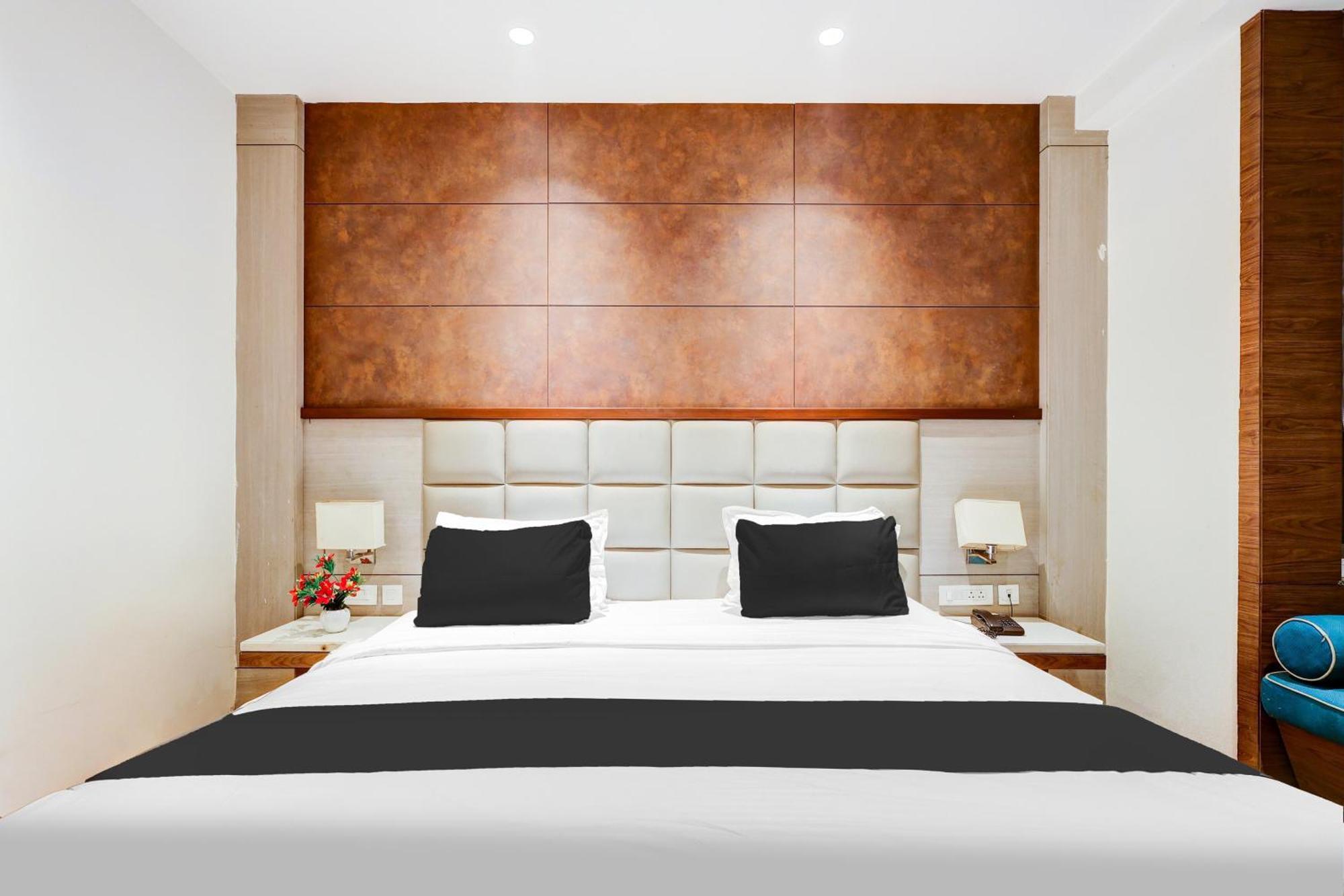 Super Townhouse Chhatarpur Near Metro Park Hotel New Delhi
