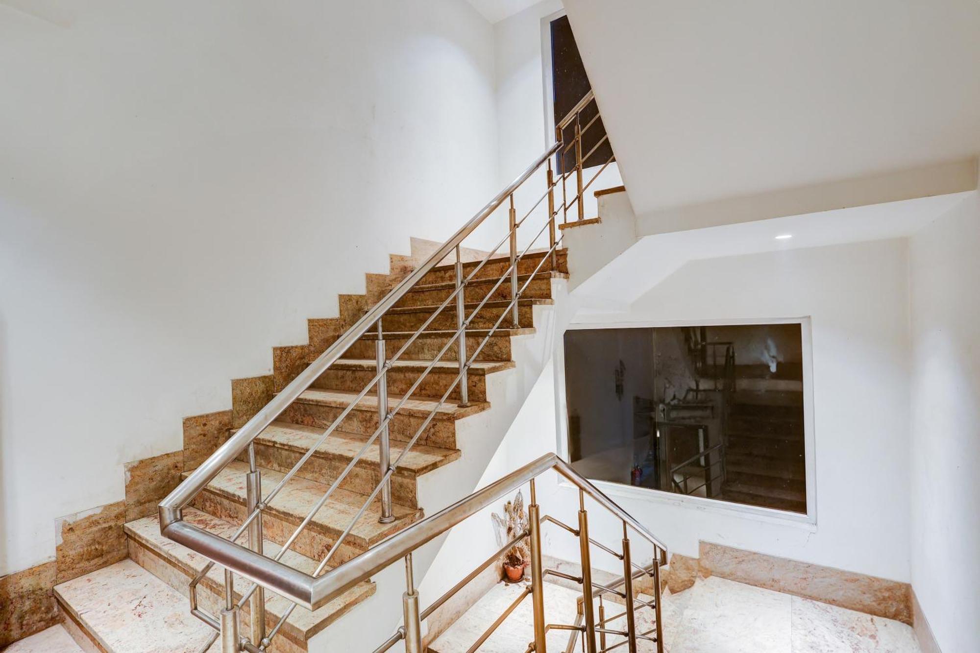 Super Townhouse Chhatarpur Near Metro Park 4* New Delhi