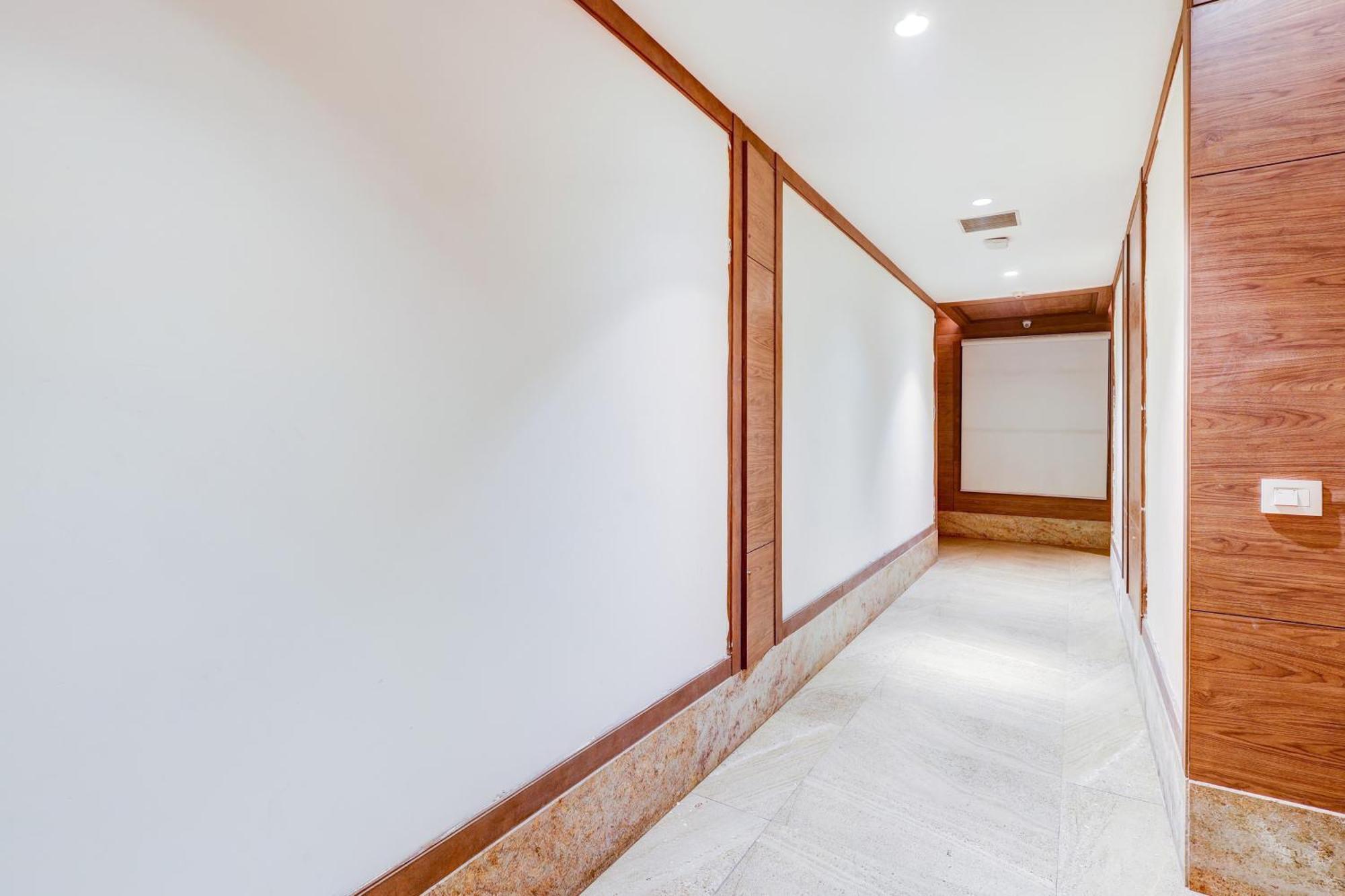Hotel Super Townhouse Chhatarpur Near Metro Park
