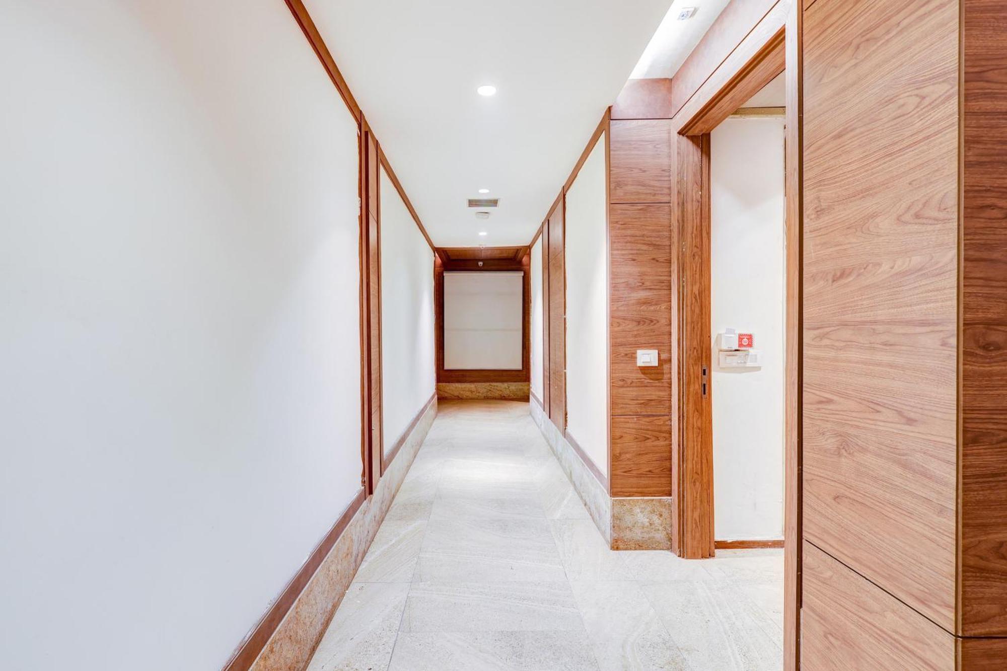 Hotel Super Townhouse Chhatarpur Near Metro Park New Delhi