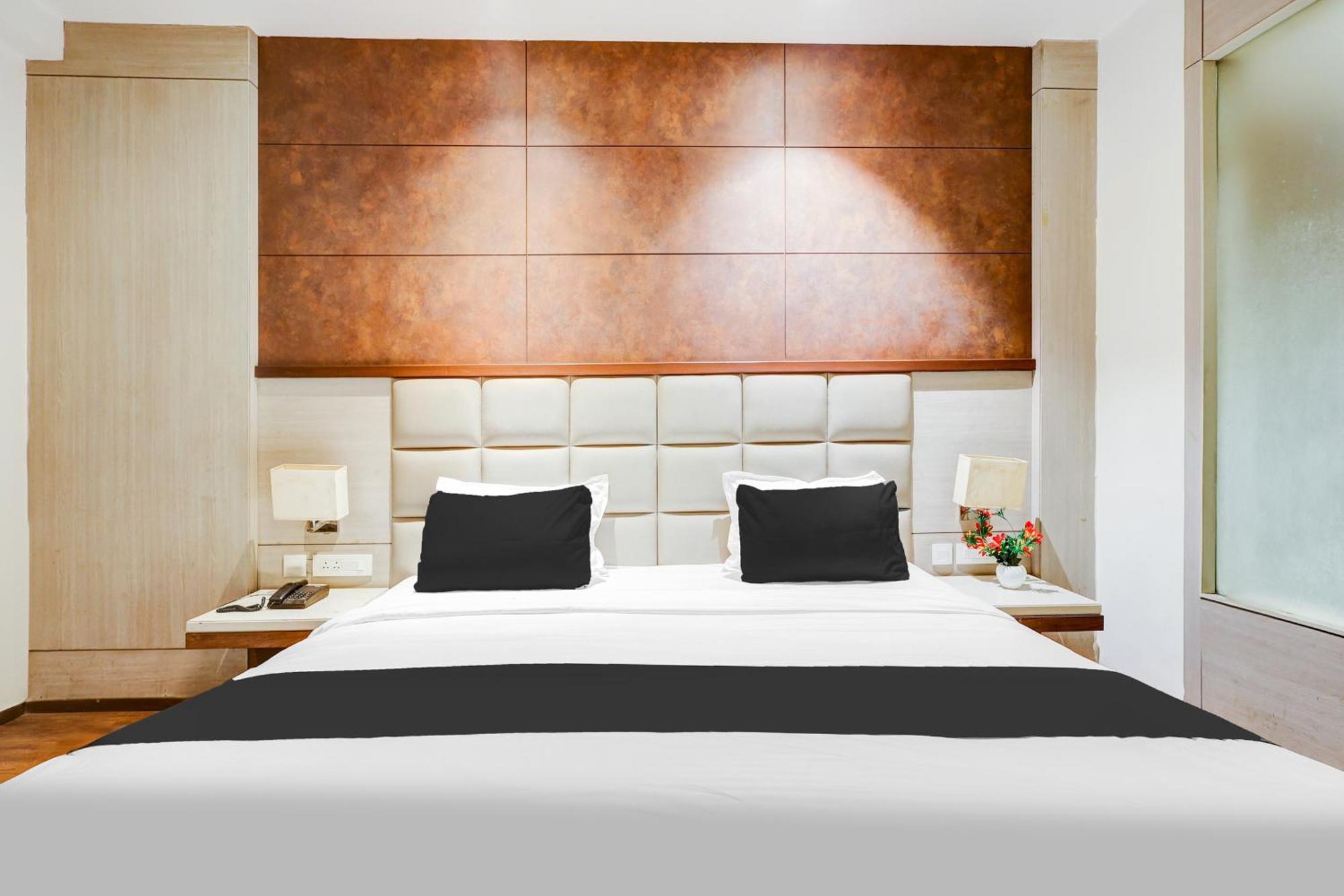 Super Townhouse Chhatarpur Near Metro Park