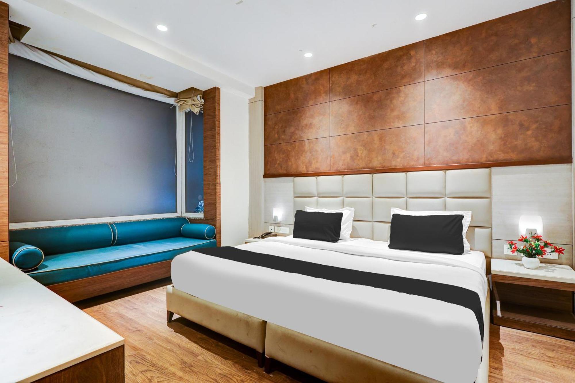 Super Townhouse Chhatarpur Near Metro Park Hotel