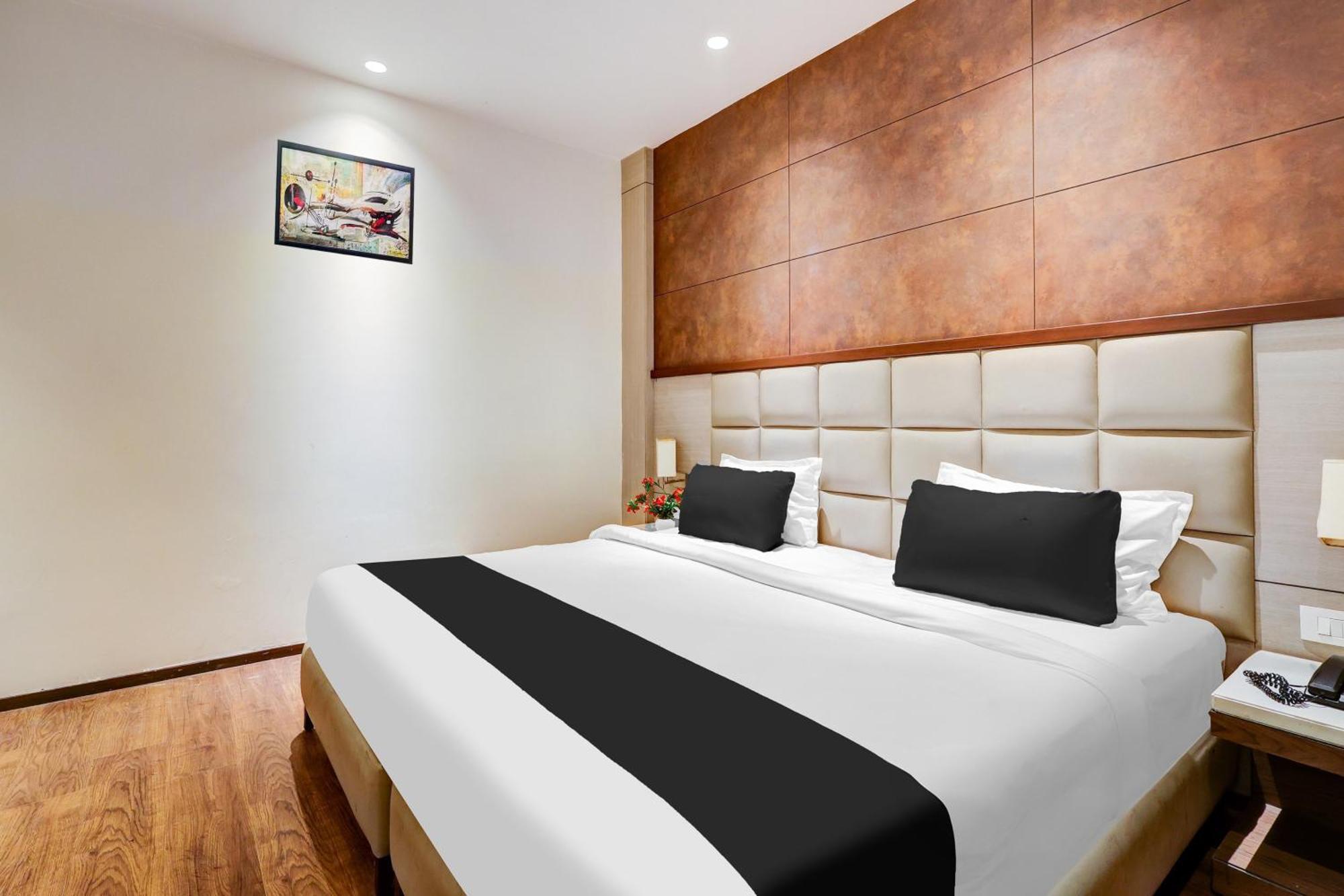 Super Townhouse Chhatarpur Near Metro Park Hotel New Delhi
