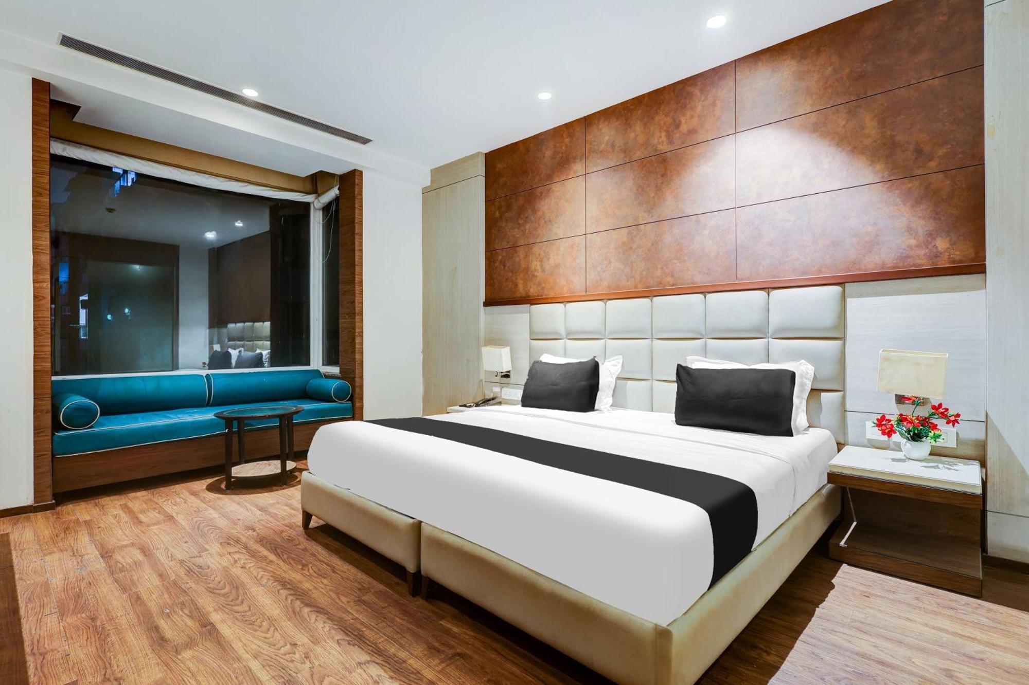 Hotel Super Townhouse Chhatarpur Near Metro Park New Delhi