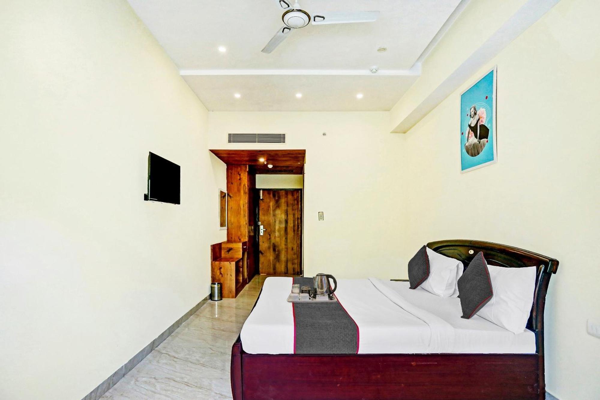 Townhouse Prakash Continental Near Netaji Subhash Place Metro Station Nova Deli