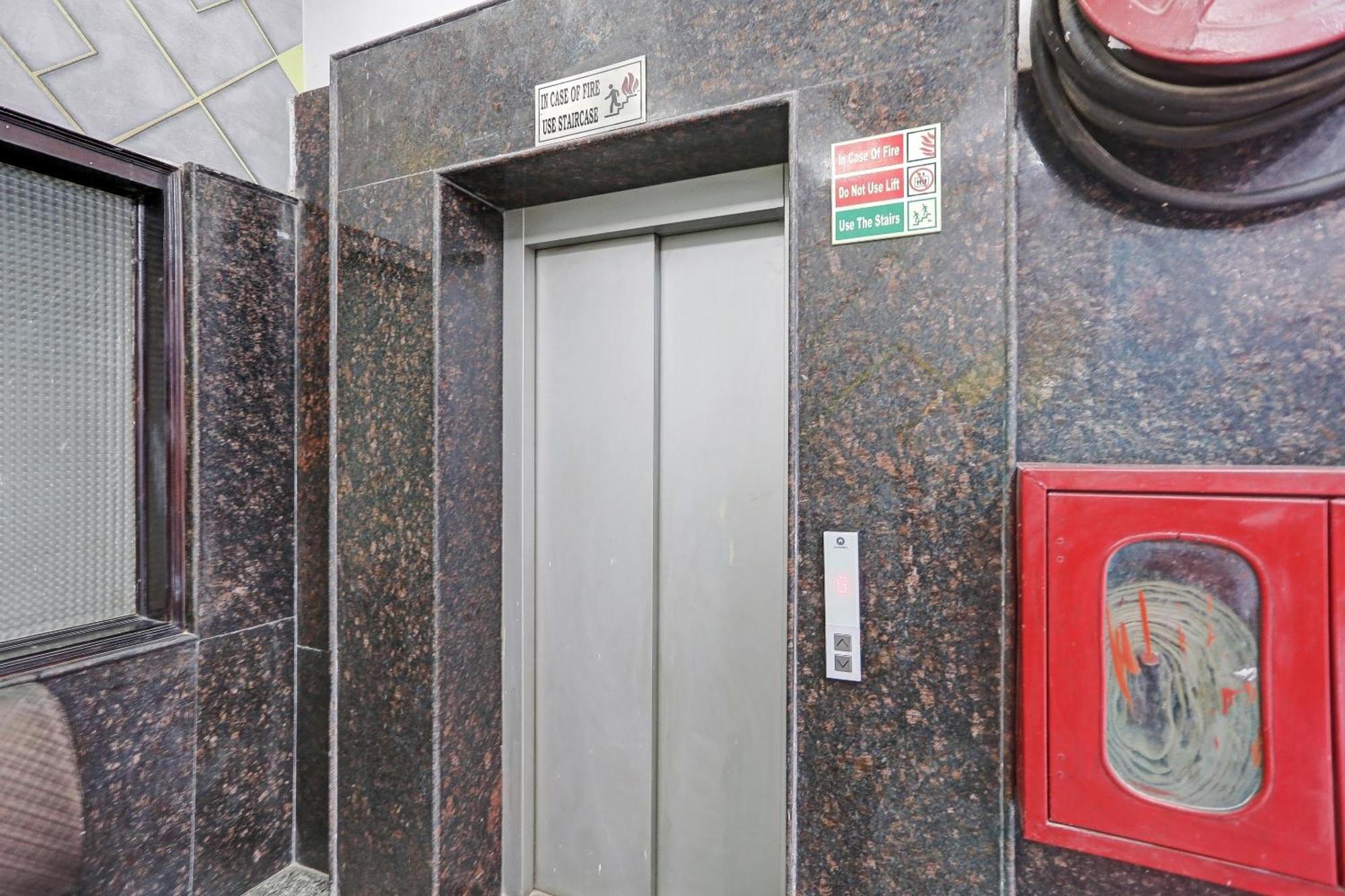 Hotel Townhouse Prakash Continental Near Netaji Subhash Place Metro Station