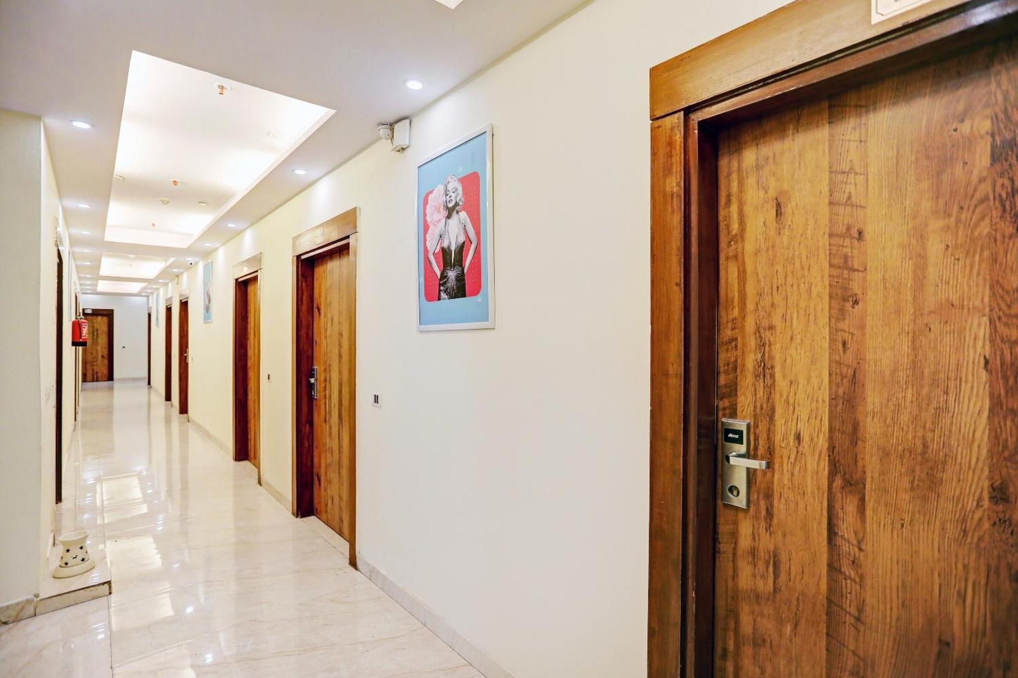 Townhouse Prakash Continental Near Netaji Subhash Place Metro Station Hotel Nova Deli