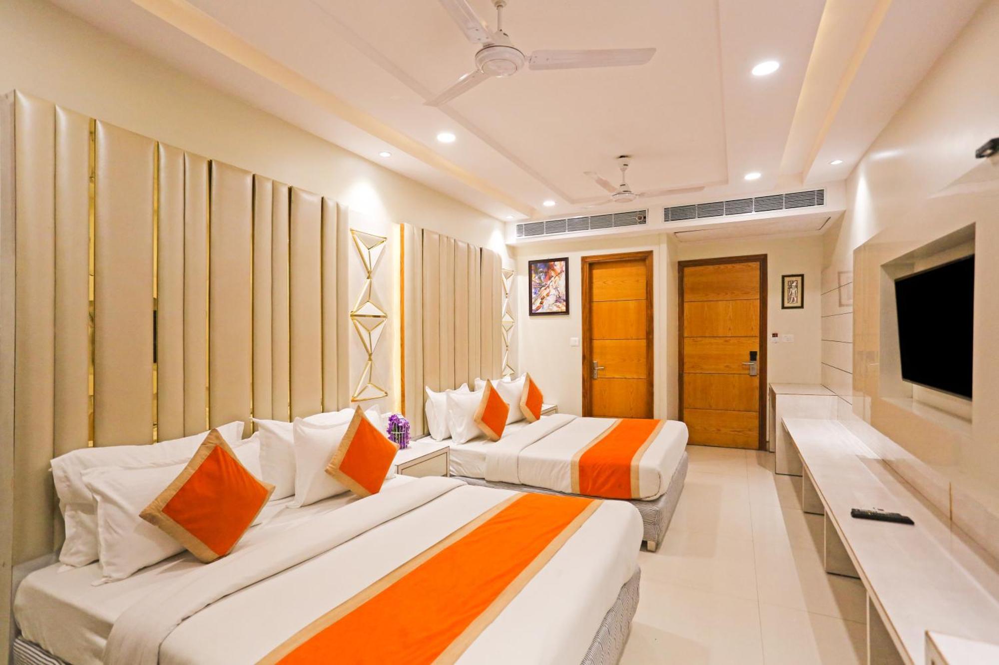 Hotel Worth Newly Bulit - New Delhi