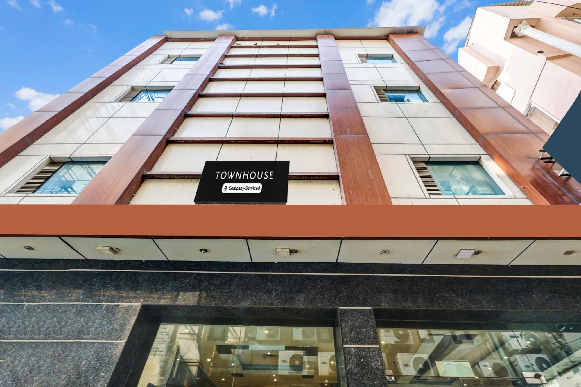 Hotel Super Townhouse Arakashan Road Paharganj Formerly Mohan International New Delhi