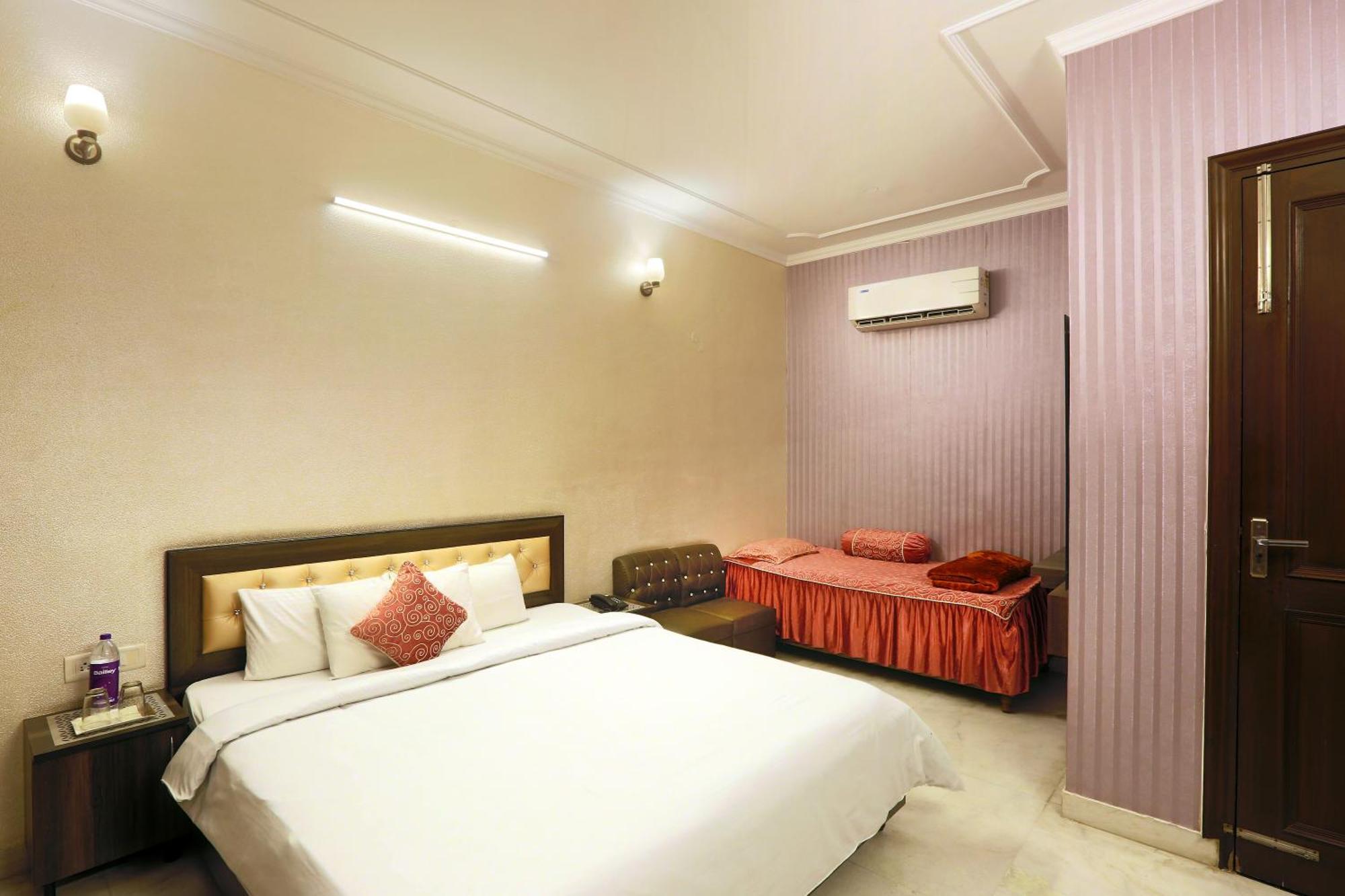 Luxe Manor Near Delhi Airport Hotel