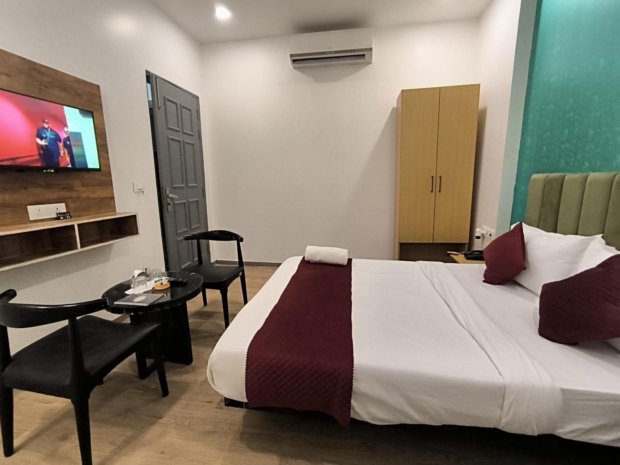 7 Star Paschim Vihar Couple Friendly Hotel 3*