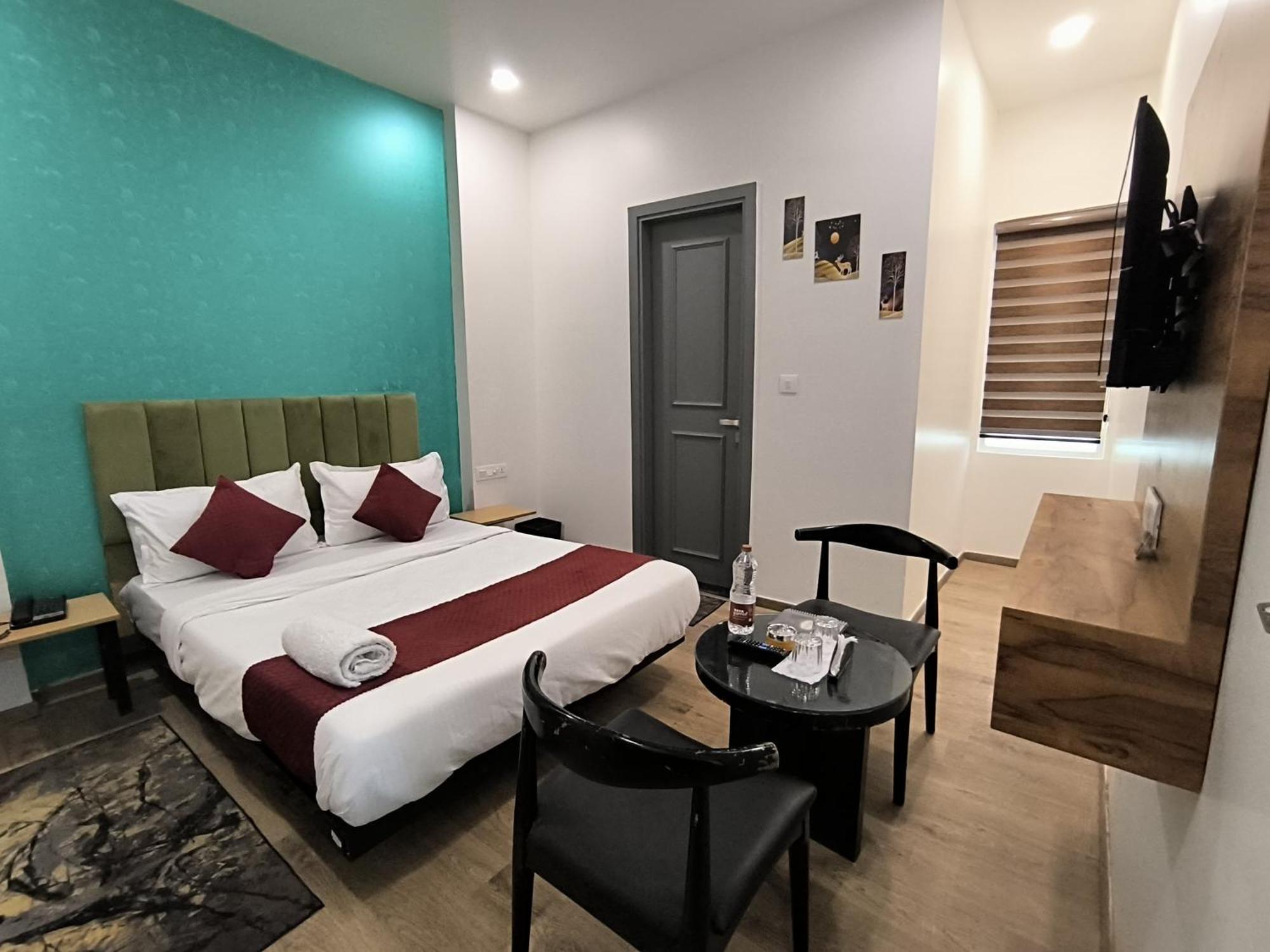 7 Star Paschim Vihar Couple Friendly Hotel 3*