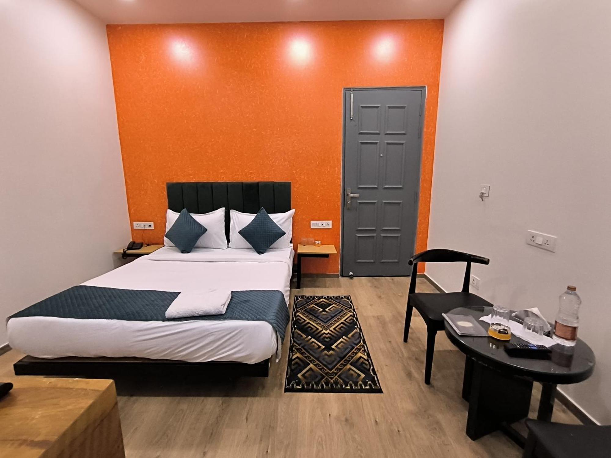 7 Star Paschim Vihar Couple Friendly 3*