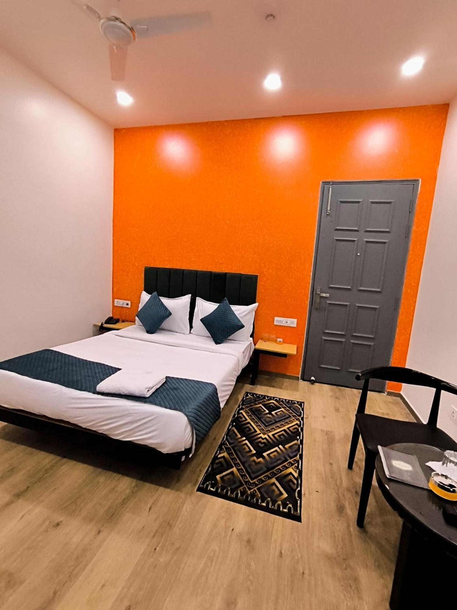 Hotel 7 Star Paschim Vihar Couple Friendly 3*