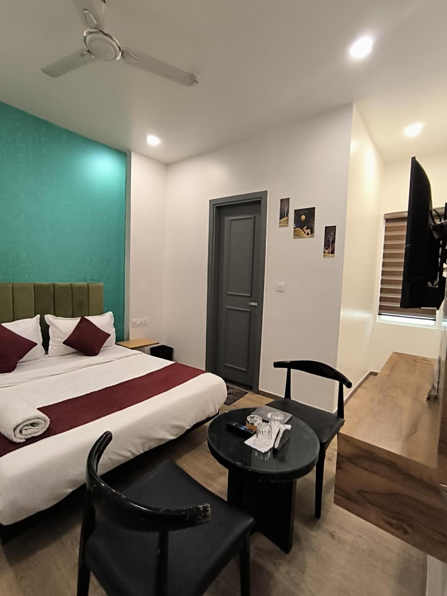 7 Star Paschim Vihar Couple Friendly