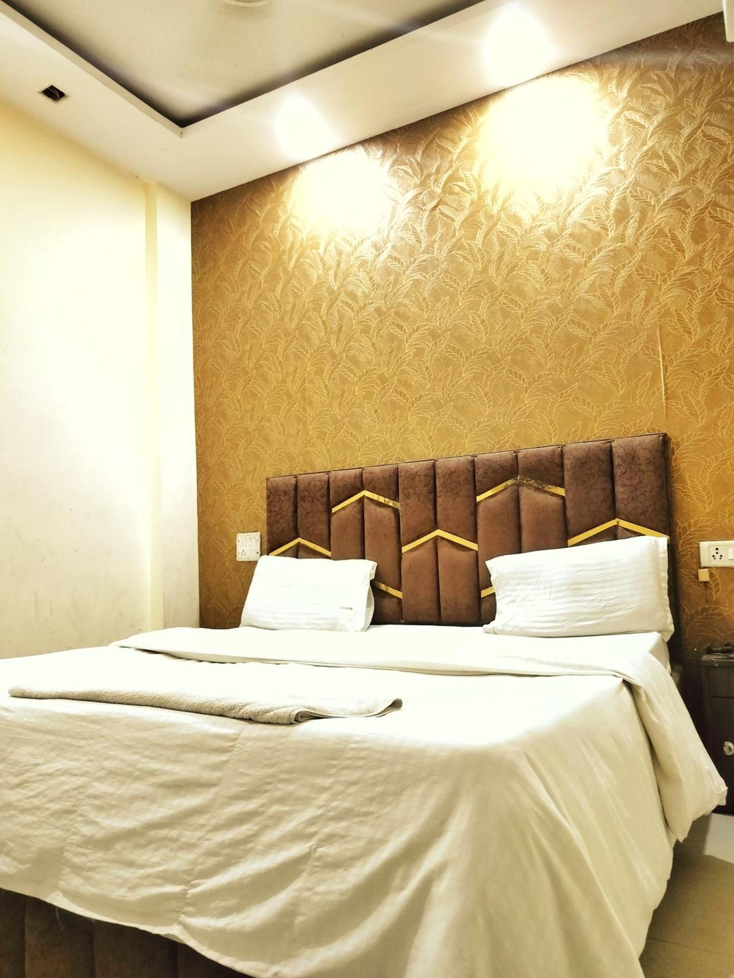 Stay' Couple Friendly Hotel New Delhi