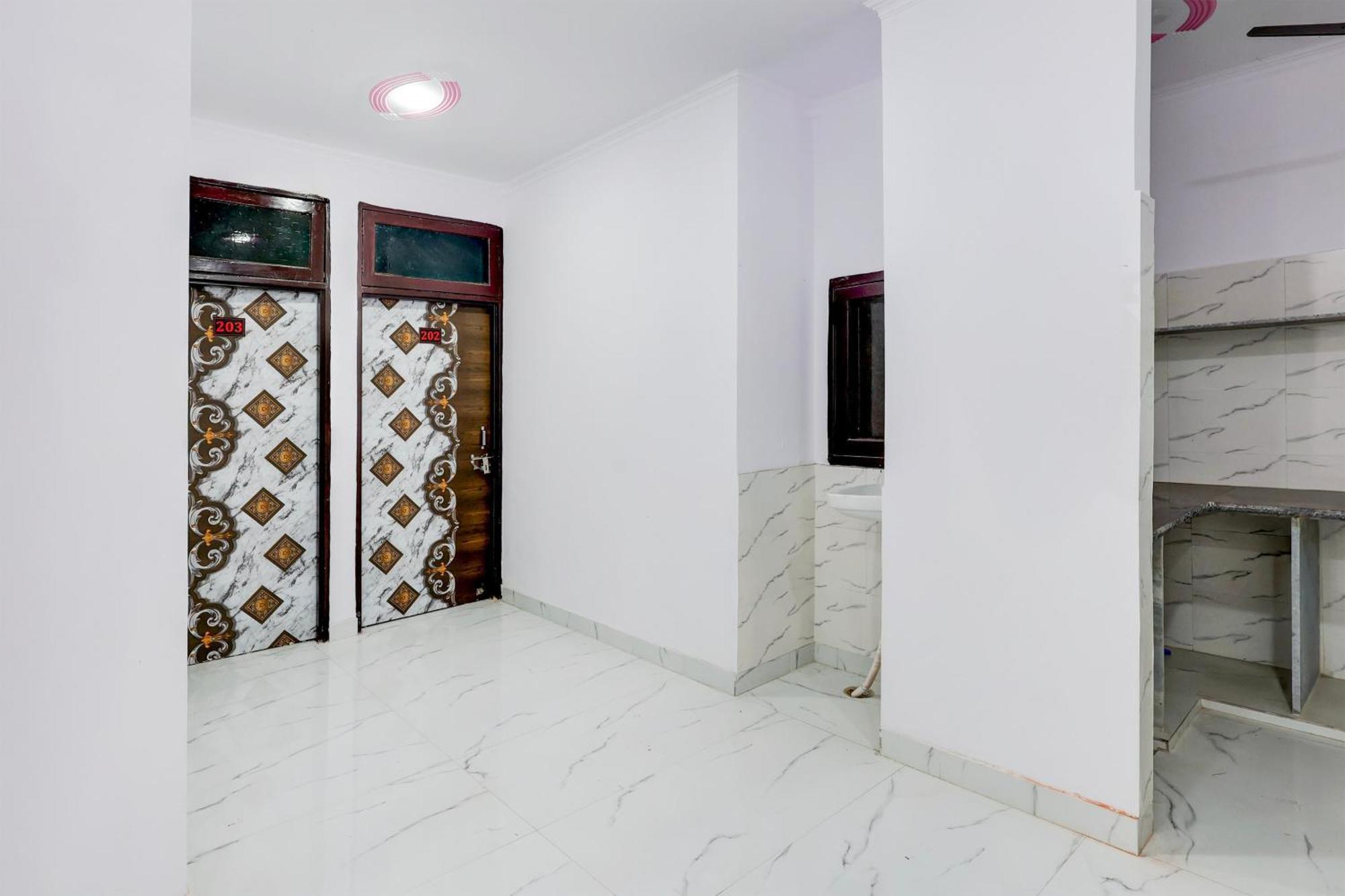 Hotel The Arrow Near Paschim Vihar 3*