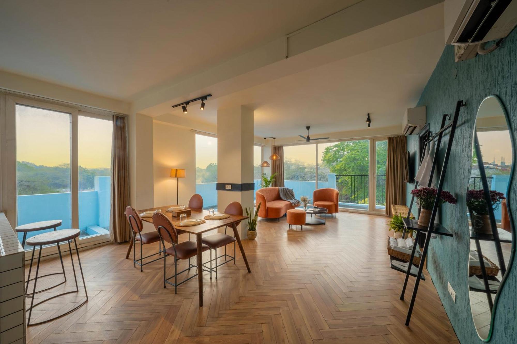 Minimalist Poshtel & Hotel 3*