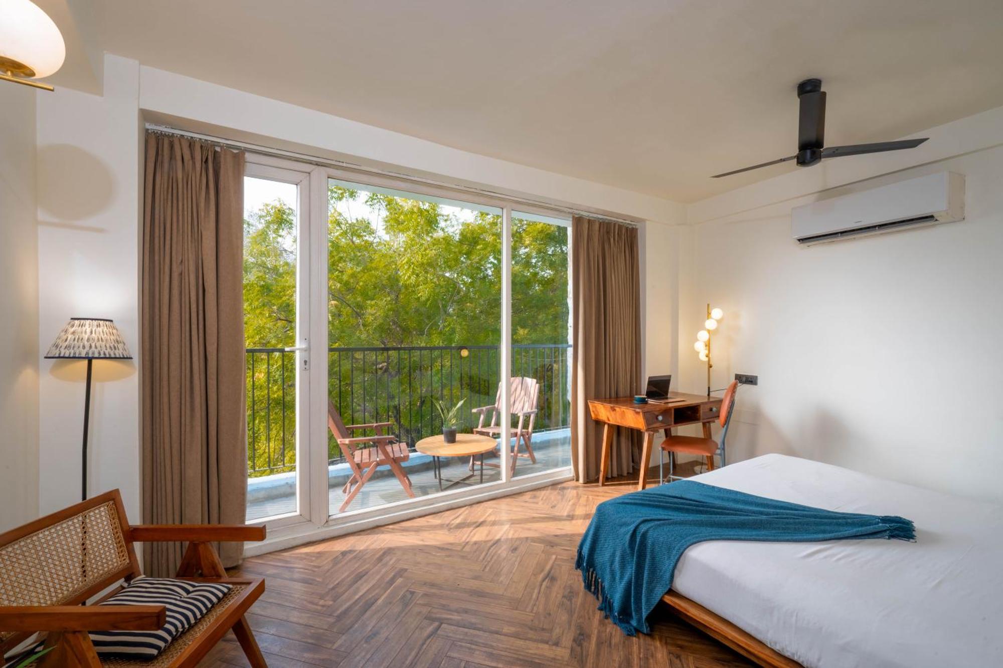 Minimalist Poshtel & New Delhi